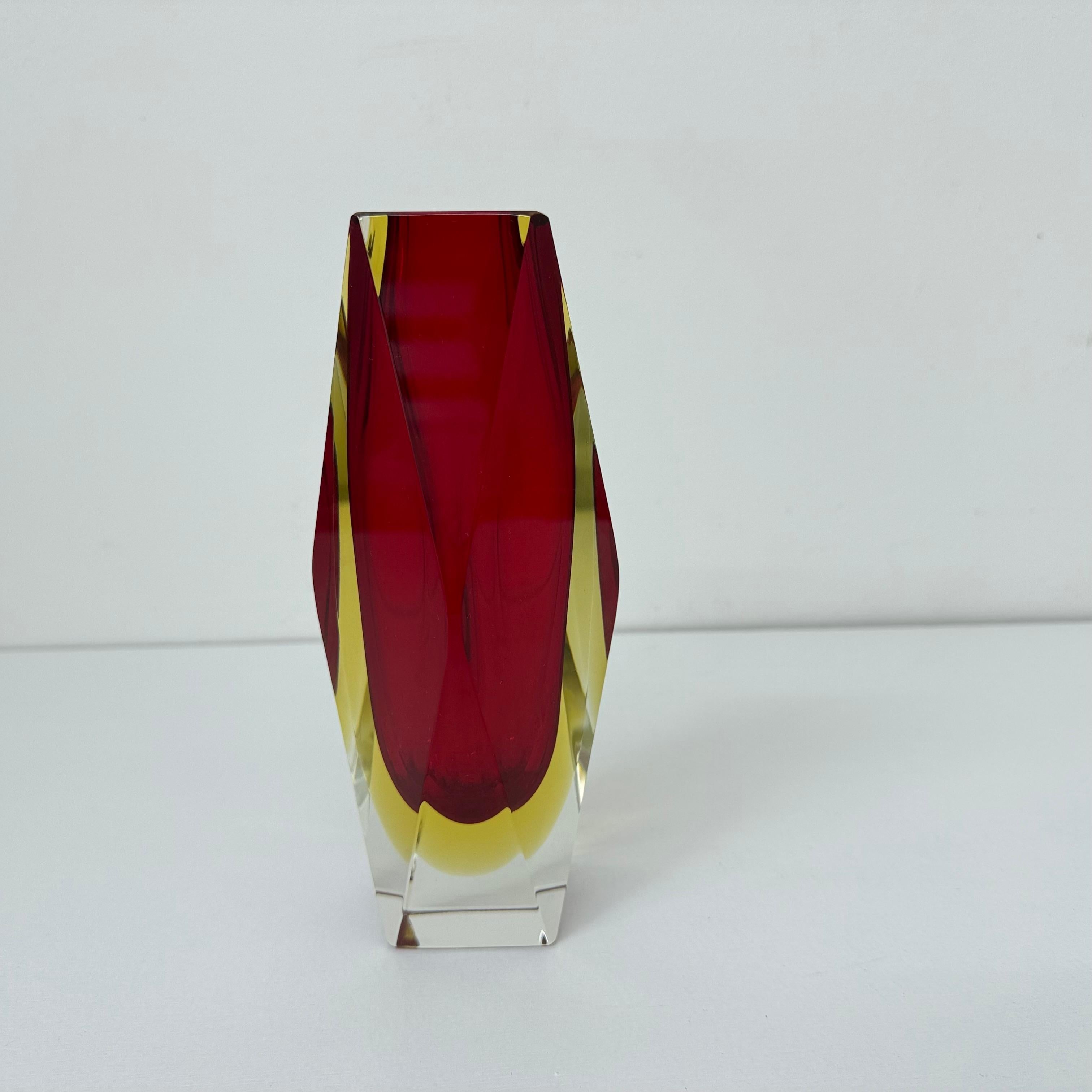 Verre Vase à facettes en verre Murano Sommerso par Flavio Poli , années 1970 en vente
