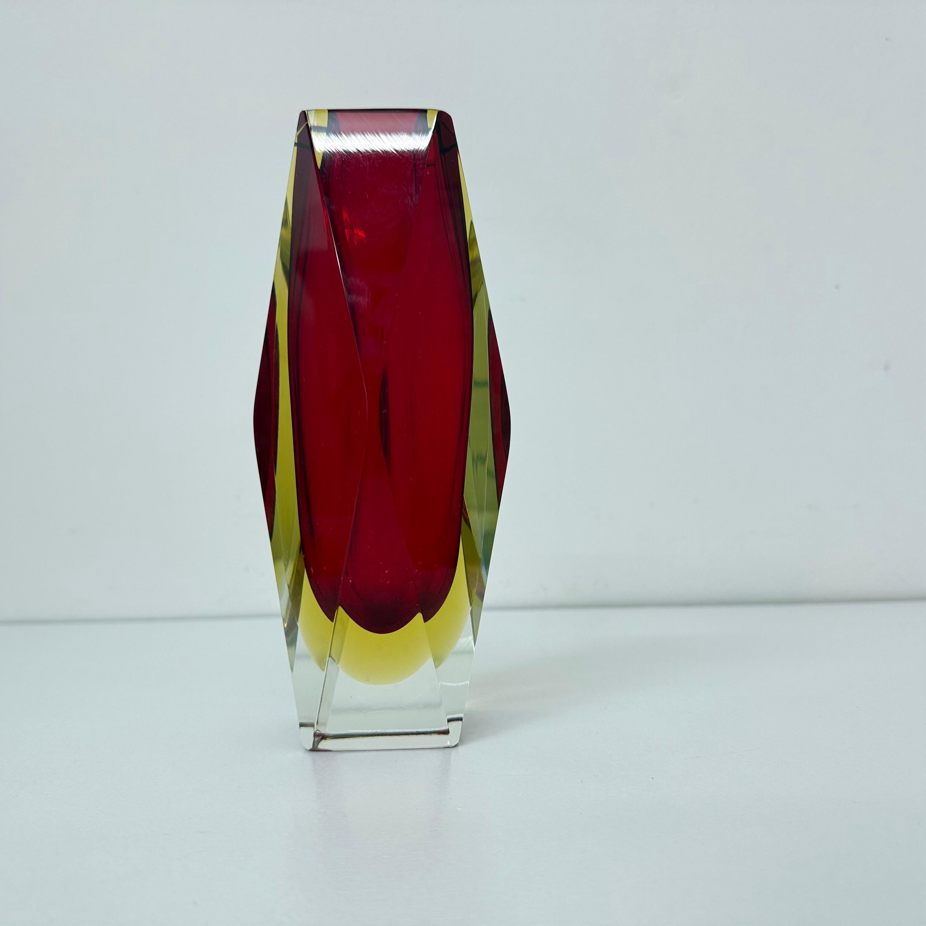 Vase à facettes en verre Murano Sommerso par Flavio Poli , années 1970 en vente 1