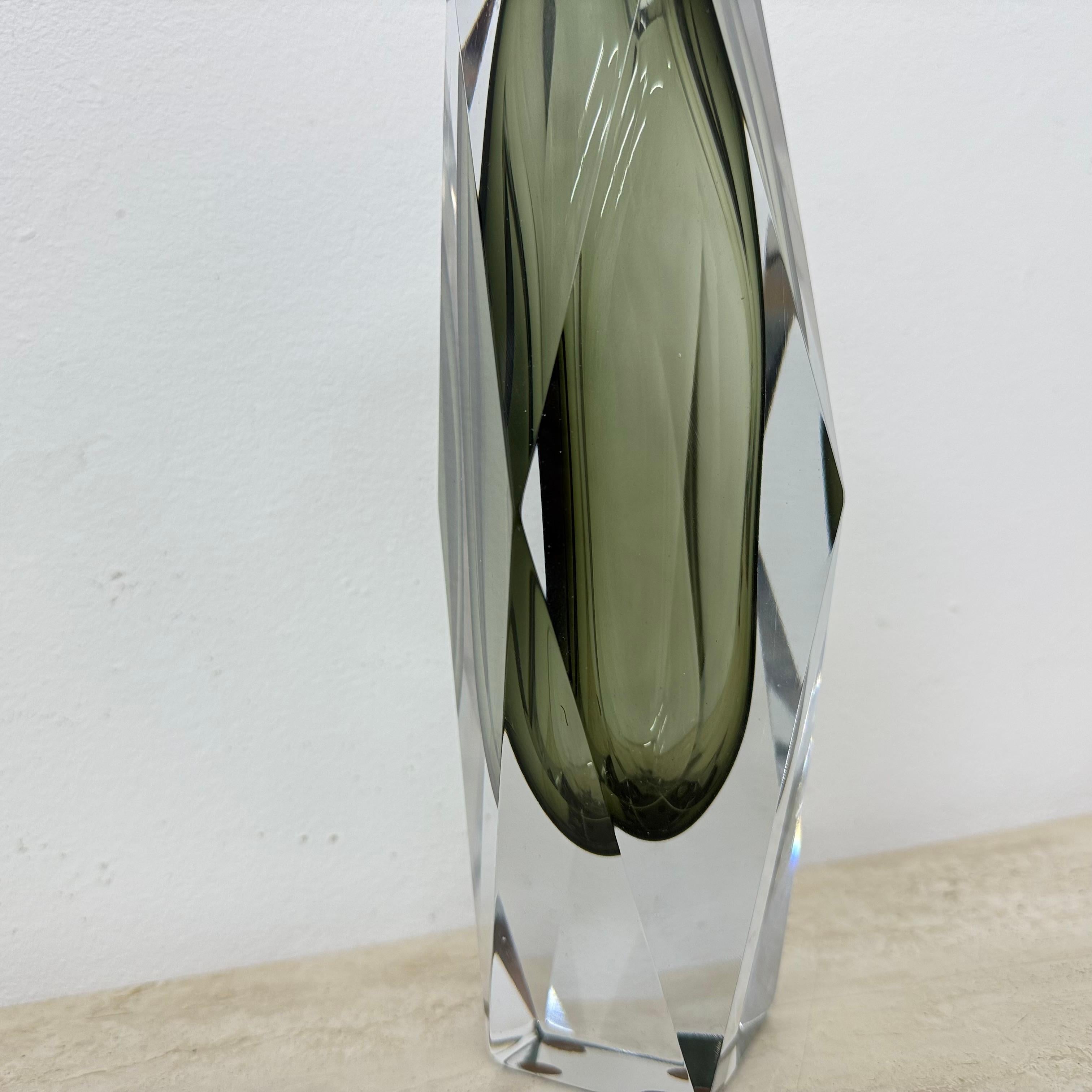 Jarrón facetado de cristal de Murano Sommerso de Flavio Poli , años 70 en venta 1