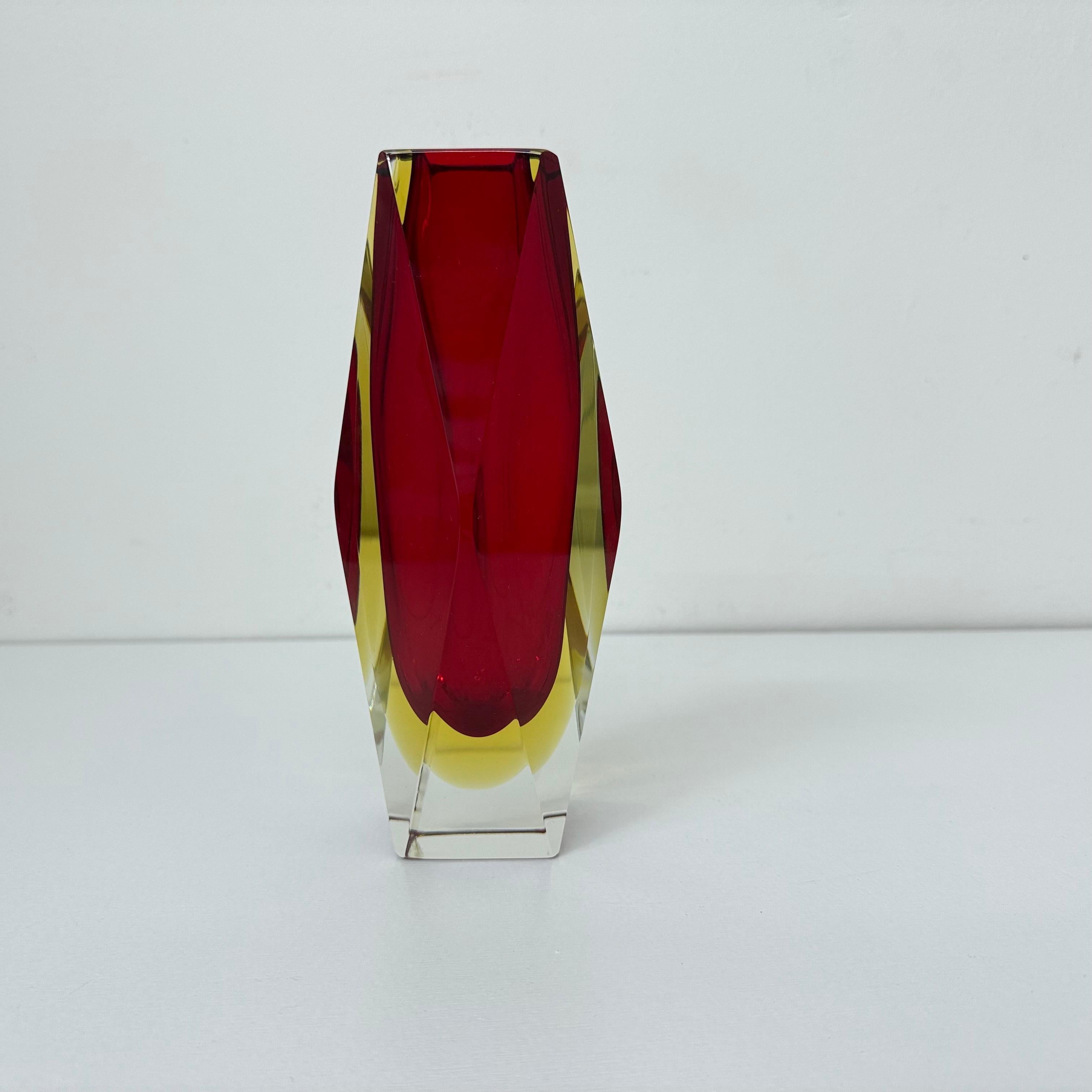 Vase à facettes en verre Murano Sommerso par Flavio Poli , années 1970 en vente 2