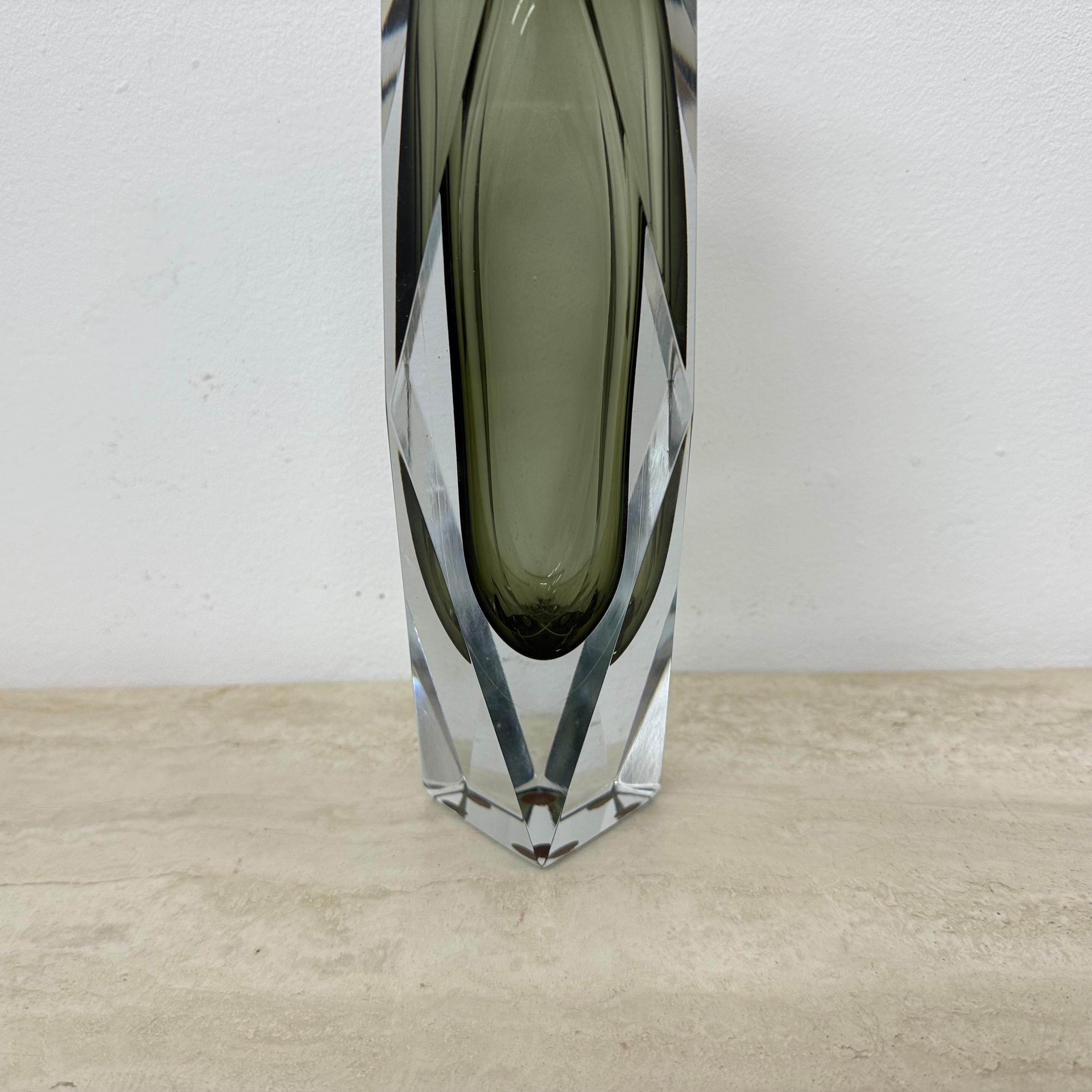 Jarrón facetado de cristal de Murano Sommerso de Flavio Poli , años 70 en venta 3