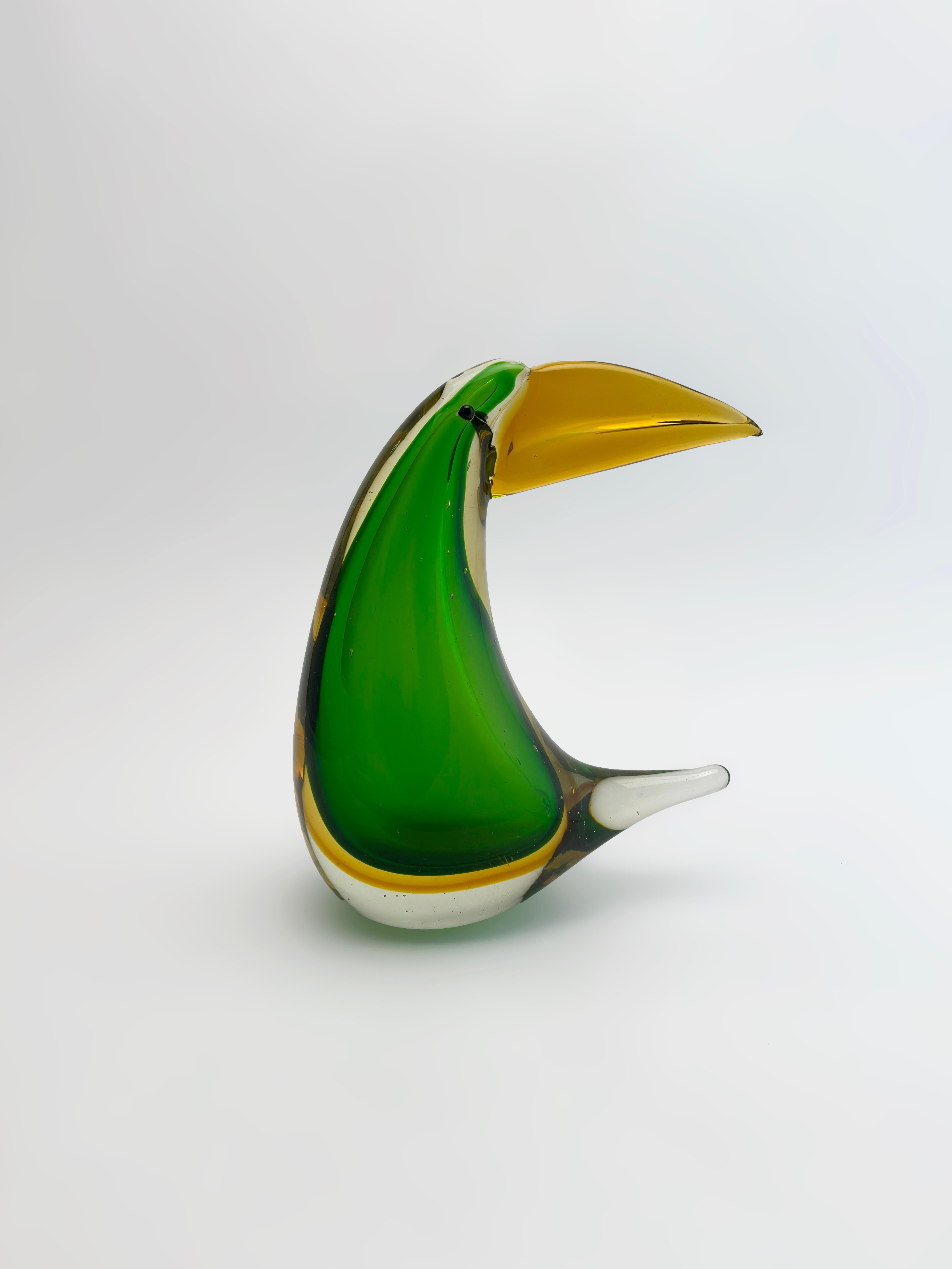 Murano Sommerso Glass Toucan Sculpture, circa 1960s In Good Condition For Sale In Glasgow, GB