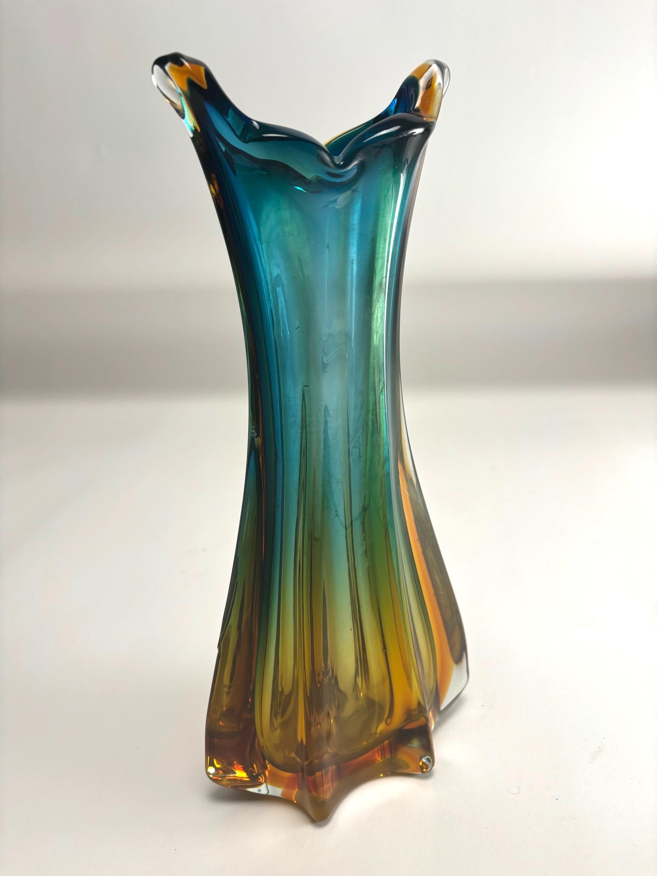 Mid-Century moderno Vaso in vetro di Murano Glass Sommerso, Att to Seguso, Italia,  1970s in vendita