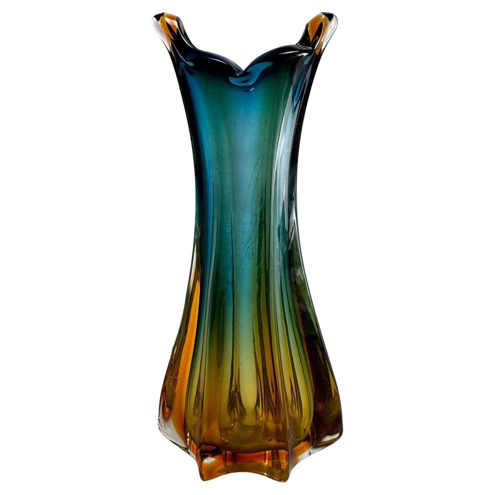 Vase en verre Sommerso de Murano, attribué à Seguso, Italie  1970s