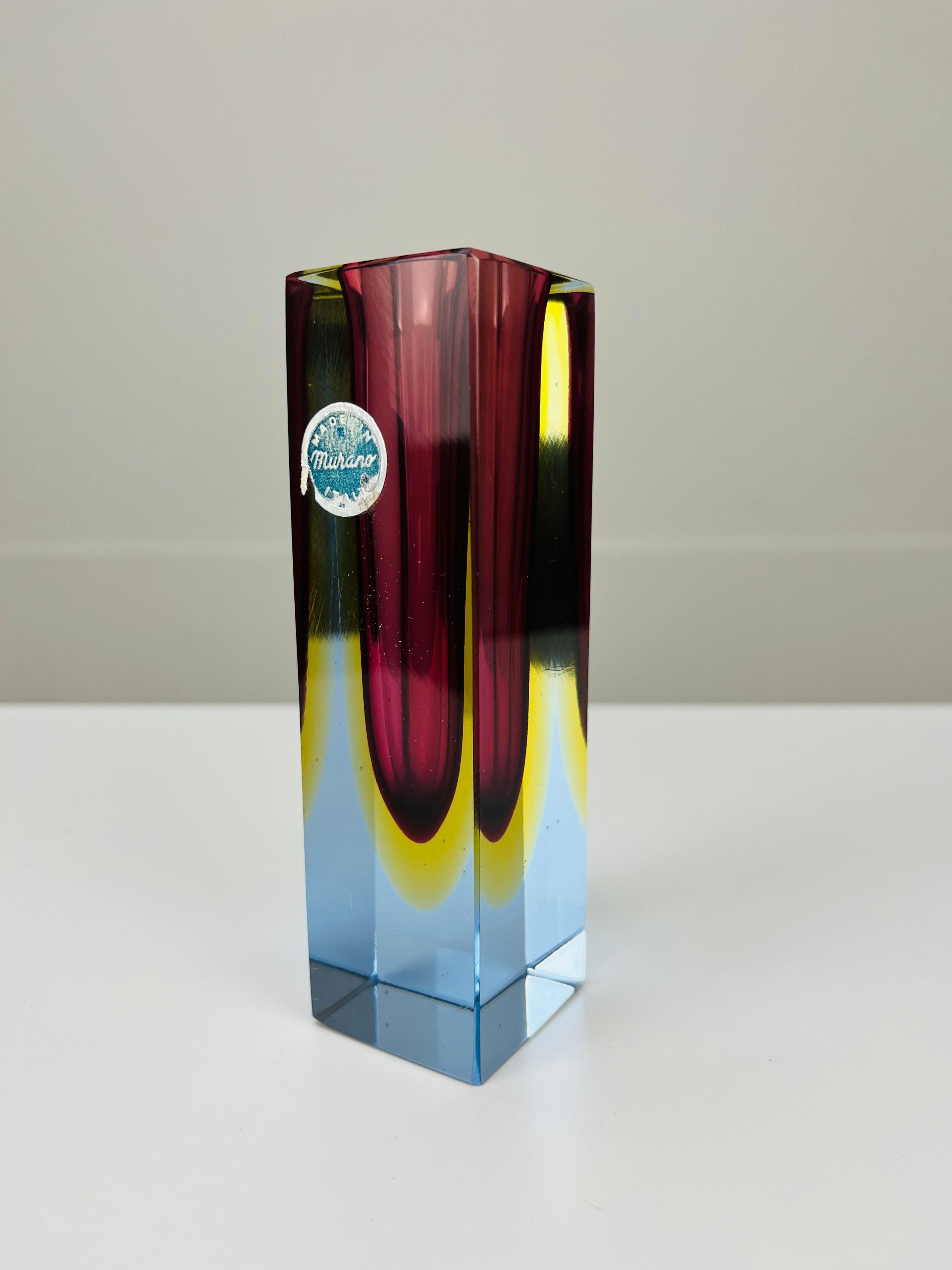 Vaso in vetro di Murano Glasserso, attribuito a Flavio Poli, realizzato negli anni '60. 

Condizioni perfette. 

