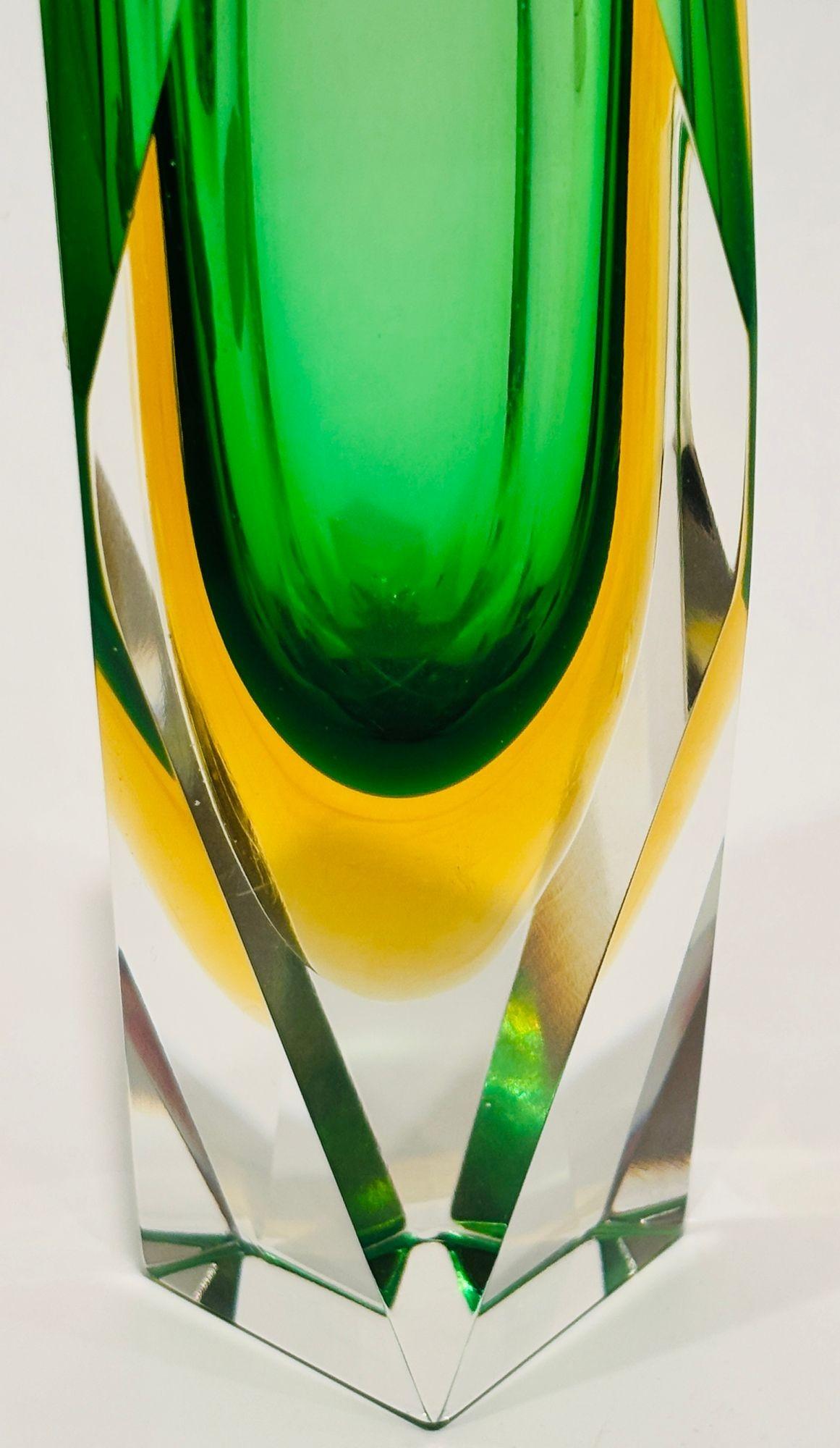 Murano Glass Sommerso Vase in Grün & Gelb von Flavio Poli für Mandruzzato (20. Jahrhundert) im Angebot
