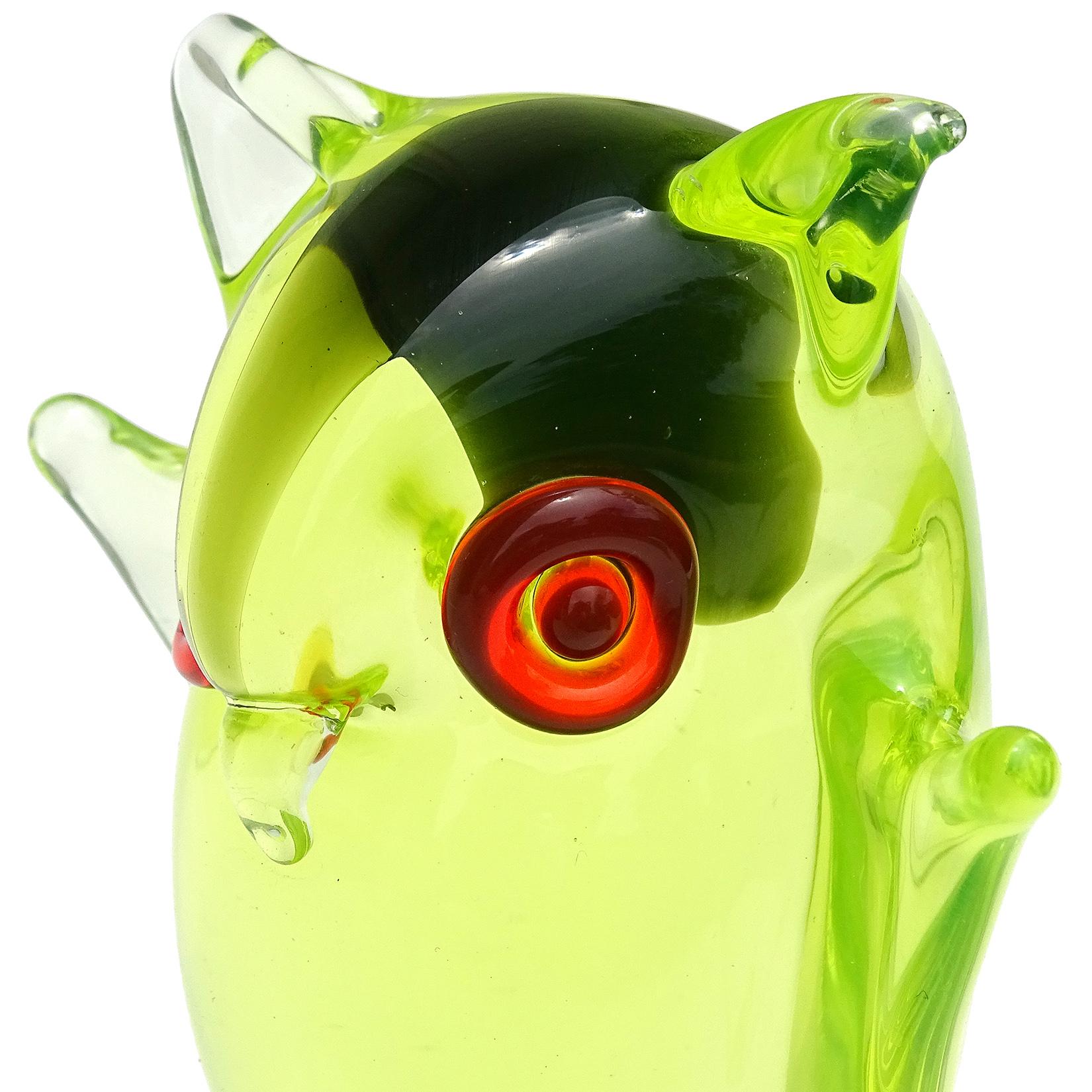 20th Century Murano Sommerso Glowing Uranium Green Italian Art Glass Owl Bird Figurine For Sale