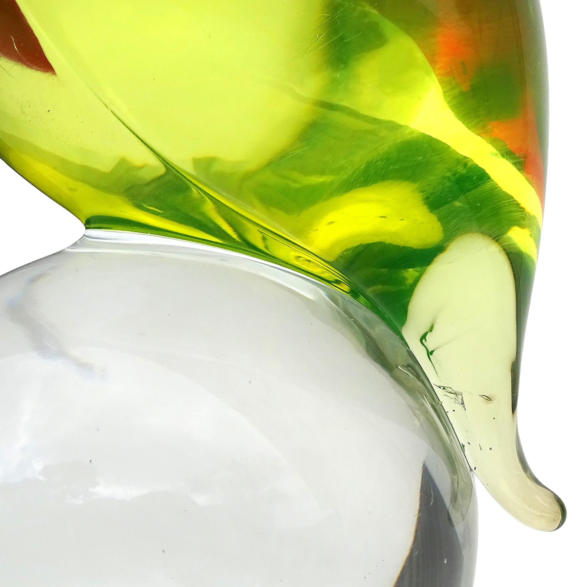 Vetro Murano Glass Sommerso incandescente, giallo uranio, cuore rosso, figura di uccello in vetro artistico italiano in vendita