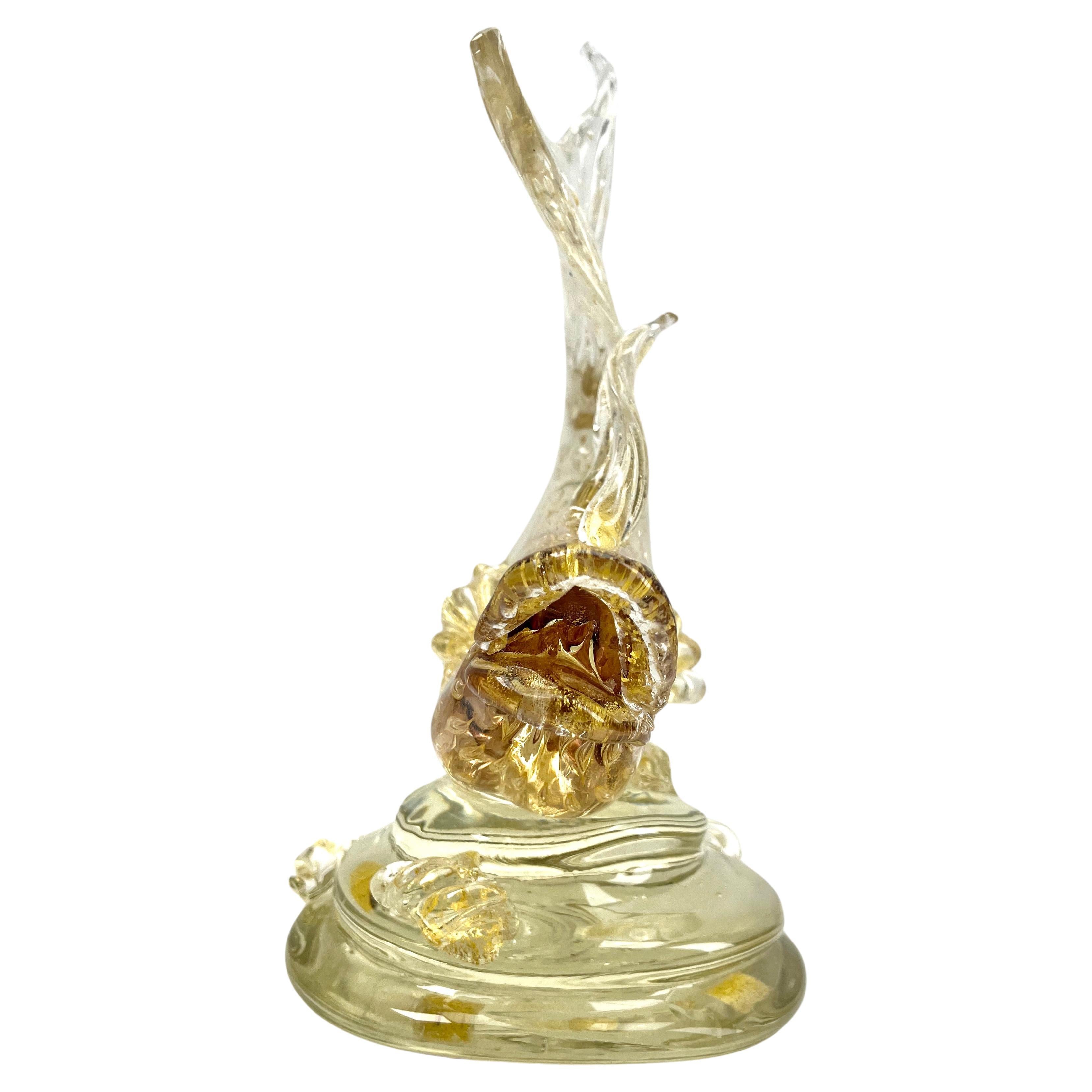 Grande figurine de poisson en verre d'art italien Sommerso de Murano, moucheté d'or en vente 1