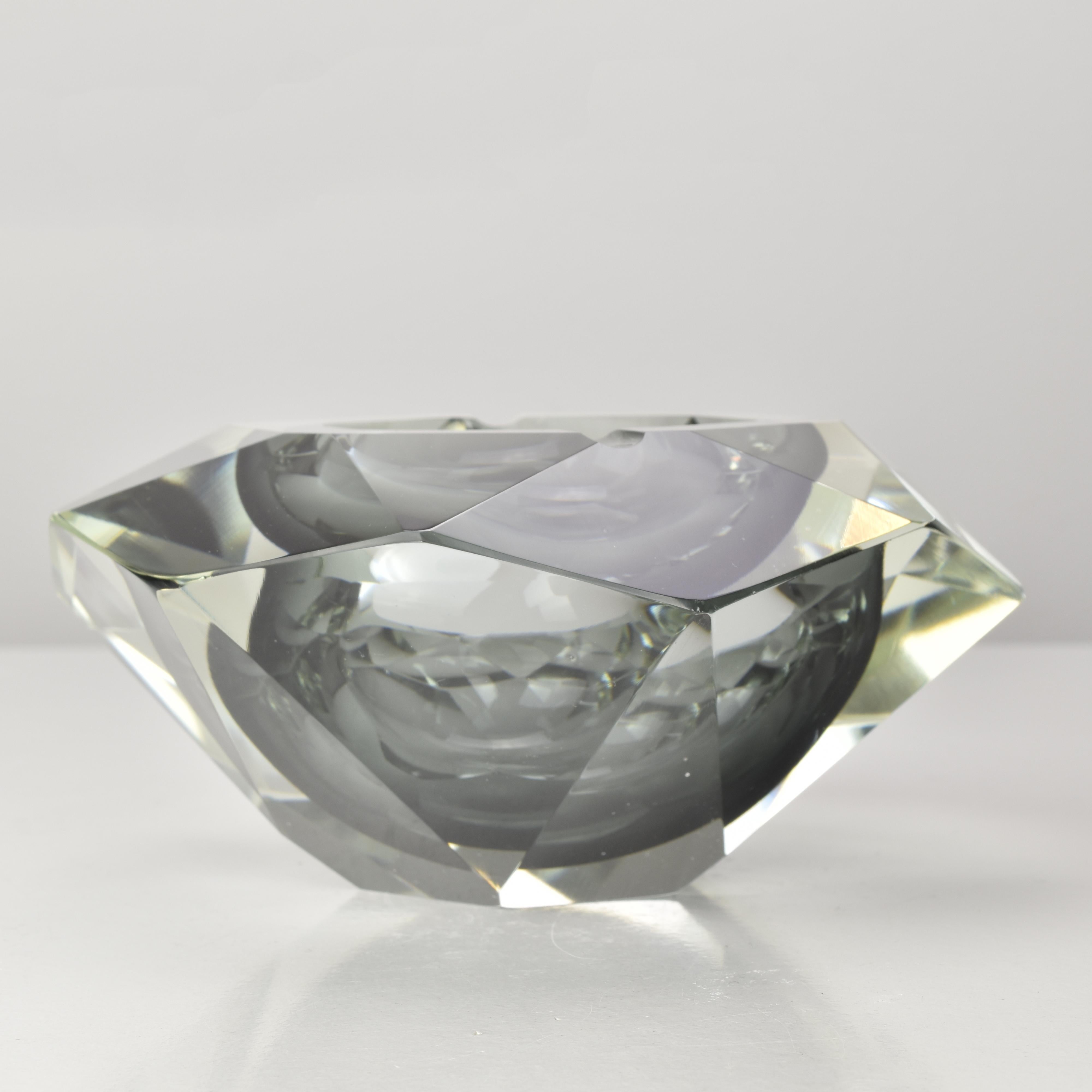 Murano Glass Sommerso Grau & Klar Facettierte Kunstglas Aschenbecher Schale von Flavio Poli (Italienisch) im Angebot