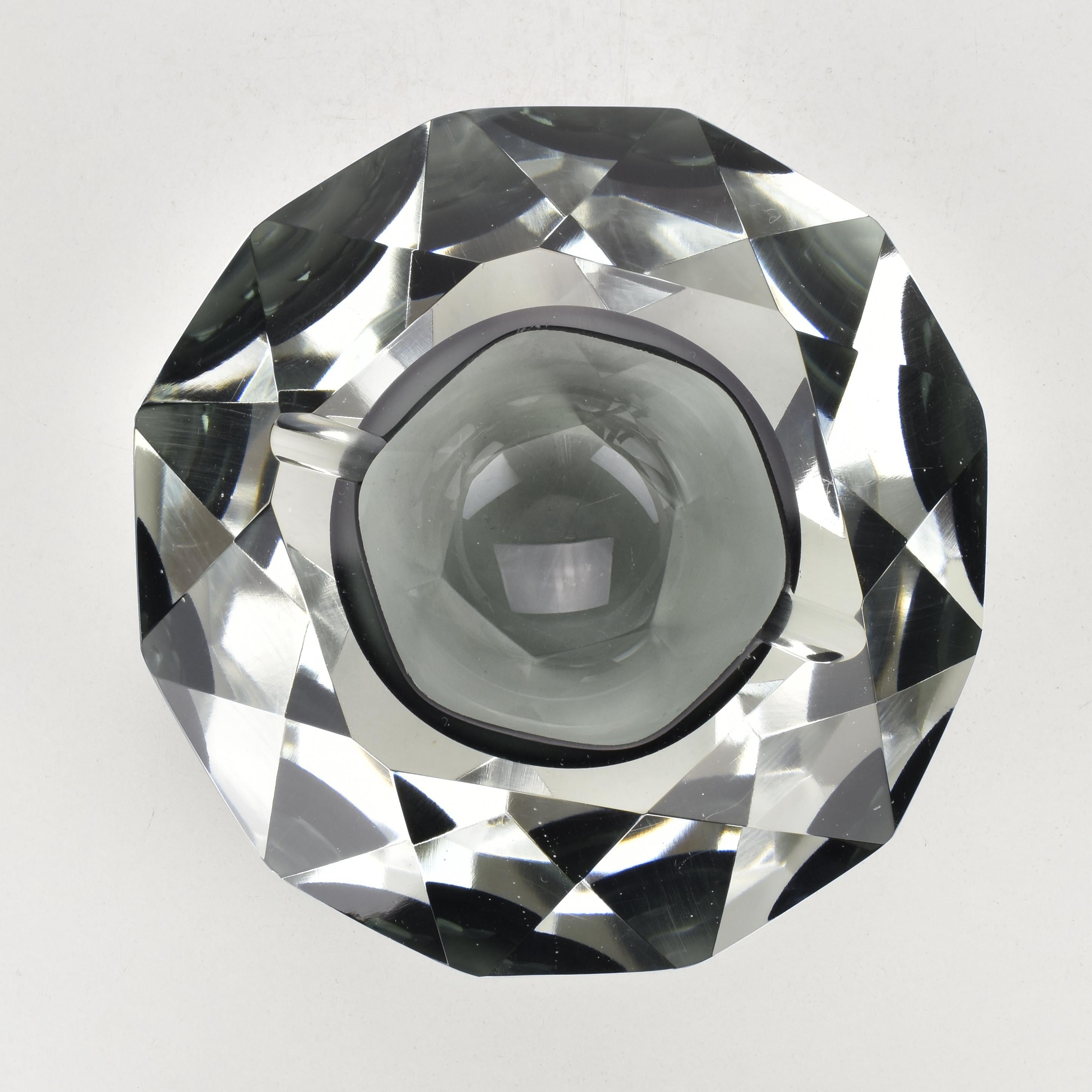 Murano Glass Sommerso Grau & Klar Facettierte Kunstglas Aschenbecher Schale von Flavio Poli im Zustand „Gut“ im Angebot in Bad Säckingen, DE