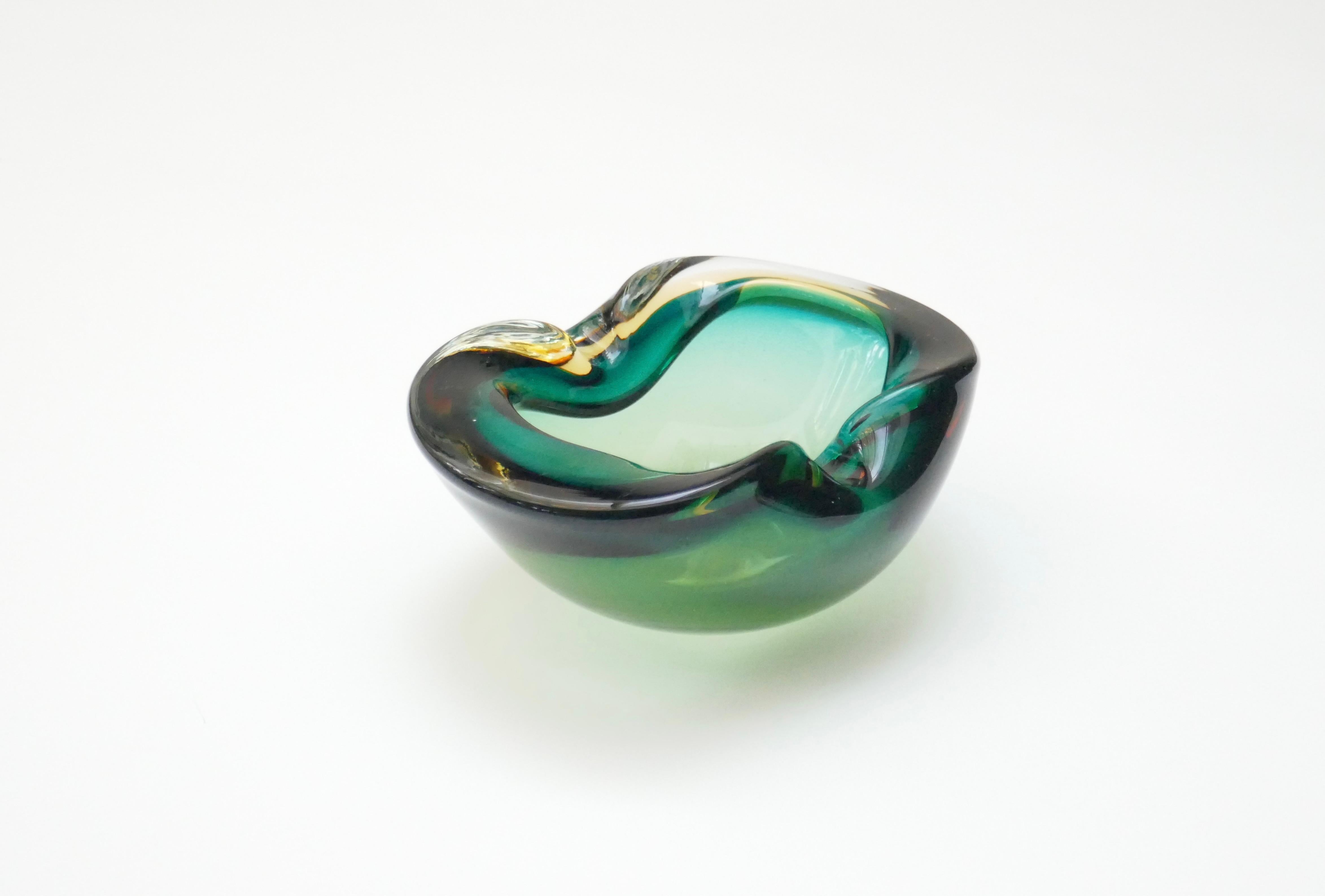 Mid-Century Modern Murano Sommerso Green and Amber Art Glass Bowl, Italy, 1960s For Sale