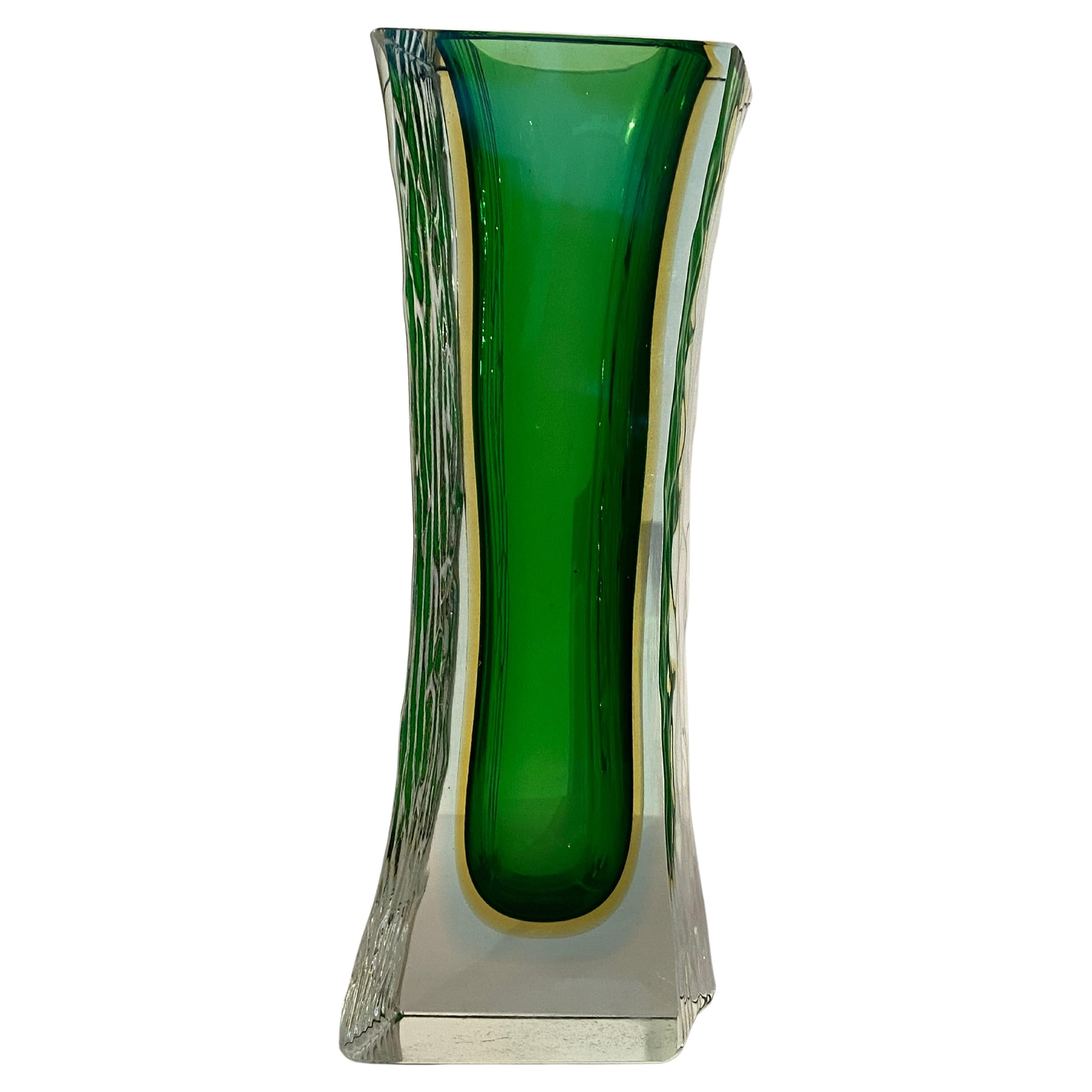 Murano Sommerso Green and Yellow Ice Glass Vase by Alessandro Mandruzzato, 1960s In Good Condition For Sale In Antwerp, BE