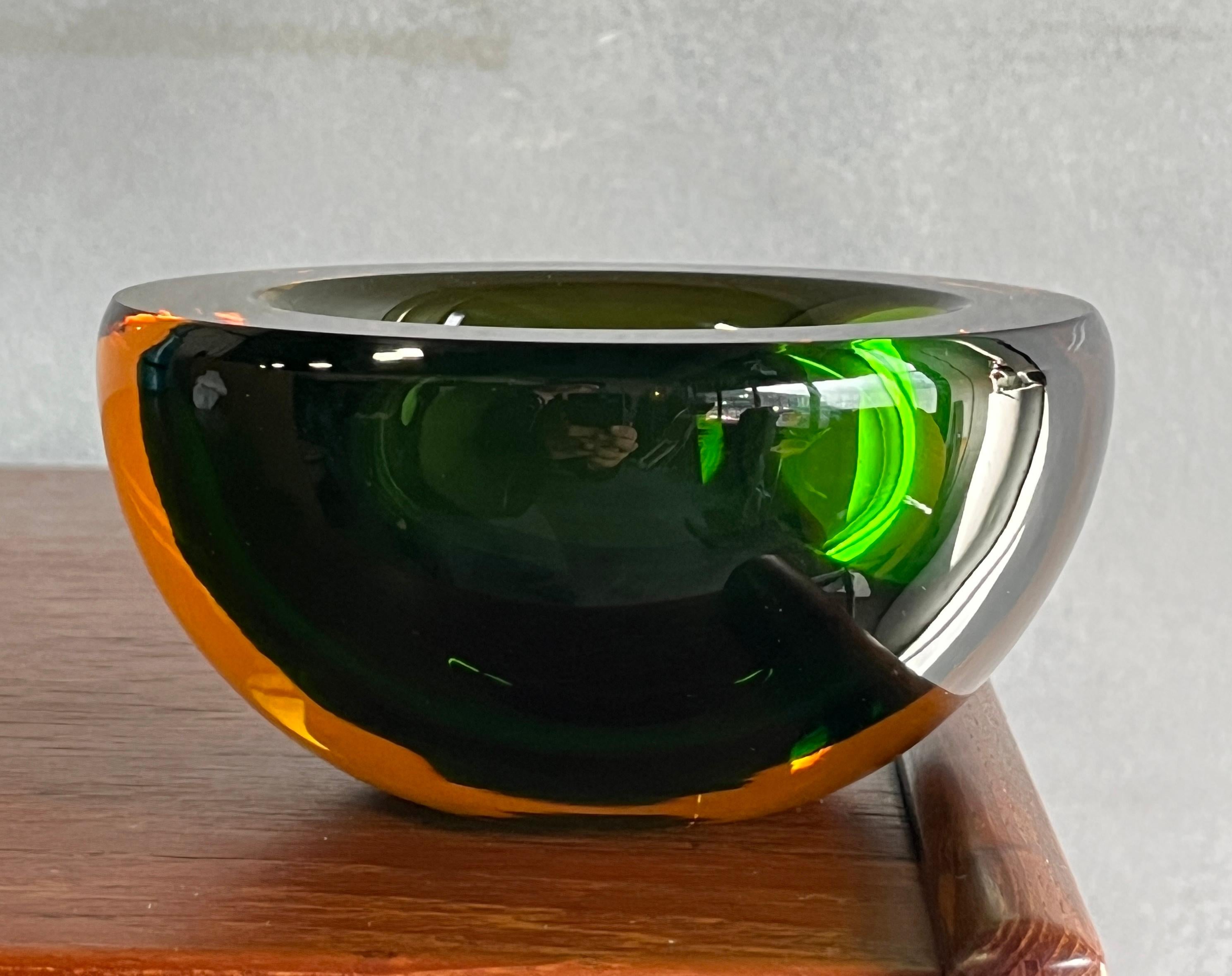 Gorgeous Murano Sommerso glass bowl, in absolutely excellent condition: no scratches, no loss: impeccable. The brilliant colors of green and amber of this faceted flat cut polished glass Murano geode bowl is exquisite. When light hits the bowl, it