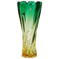 Florero de Murano Glass Sommerso Verde Amarillo Dorado de Vidrio Artístico Italiano Acanalado Remolino Floral