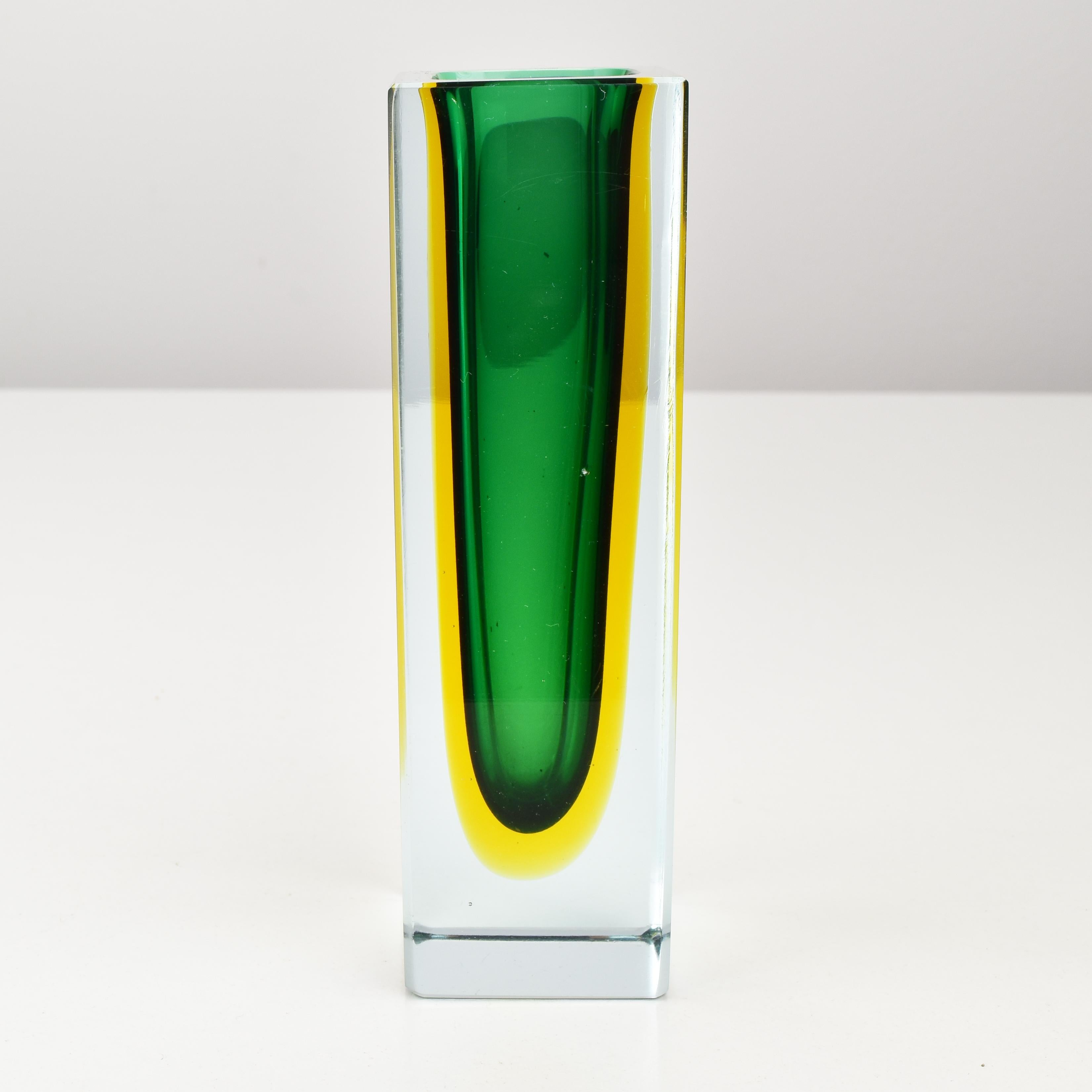 Jarrón en bloque verde y amarillo Sommerso de Murano, por Flavio Poli, años 60 en Bueno estado para la venta en Bad Säckingen, DE