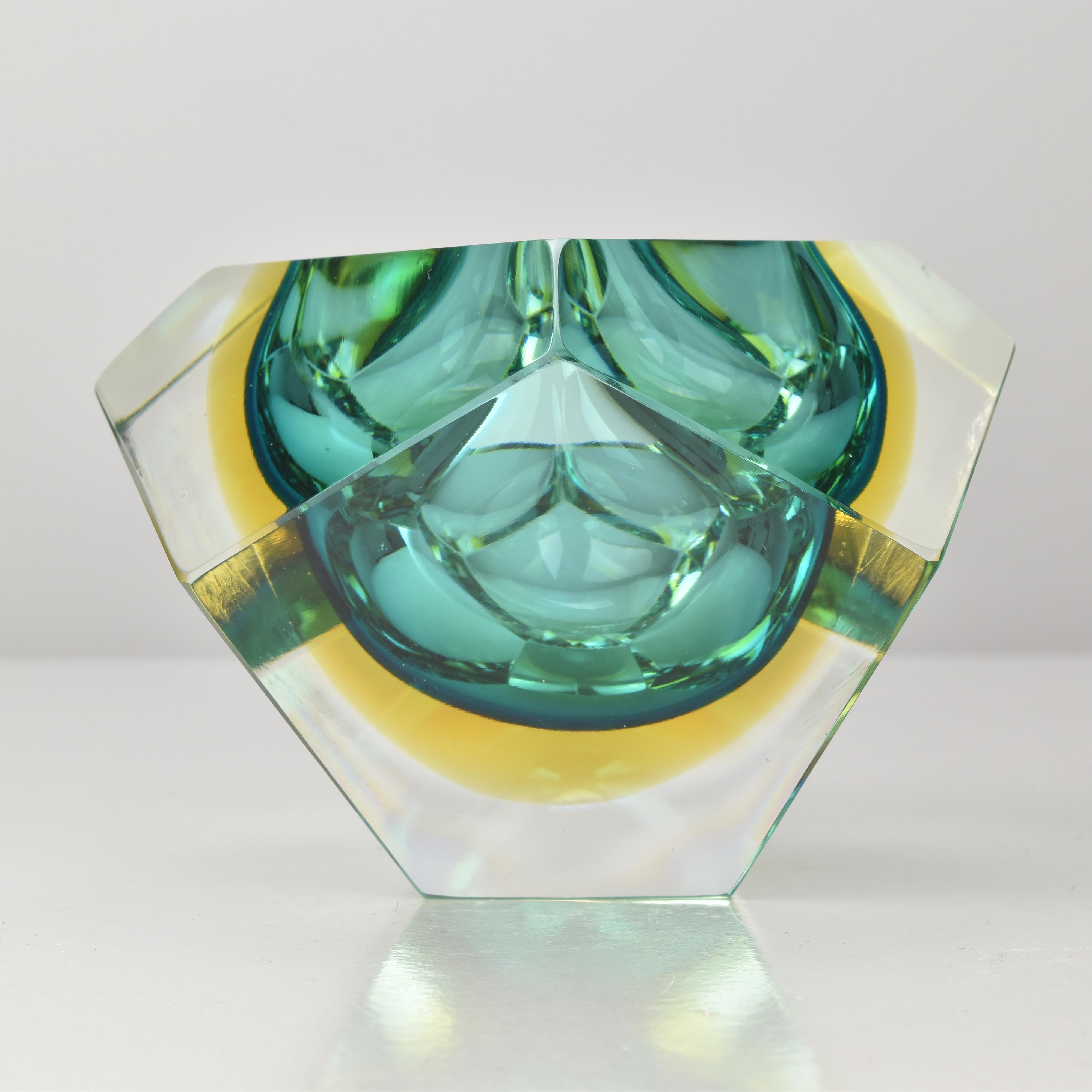 Murano Sommerso Green Yellow & Clear Faceted Block Bowl Dish by Flavio Poli (Moderne der Mitte des Jahrhunderts) im Angebot