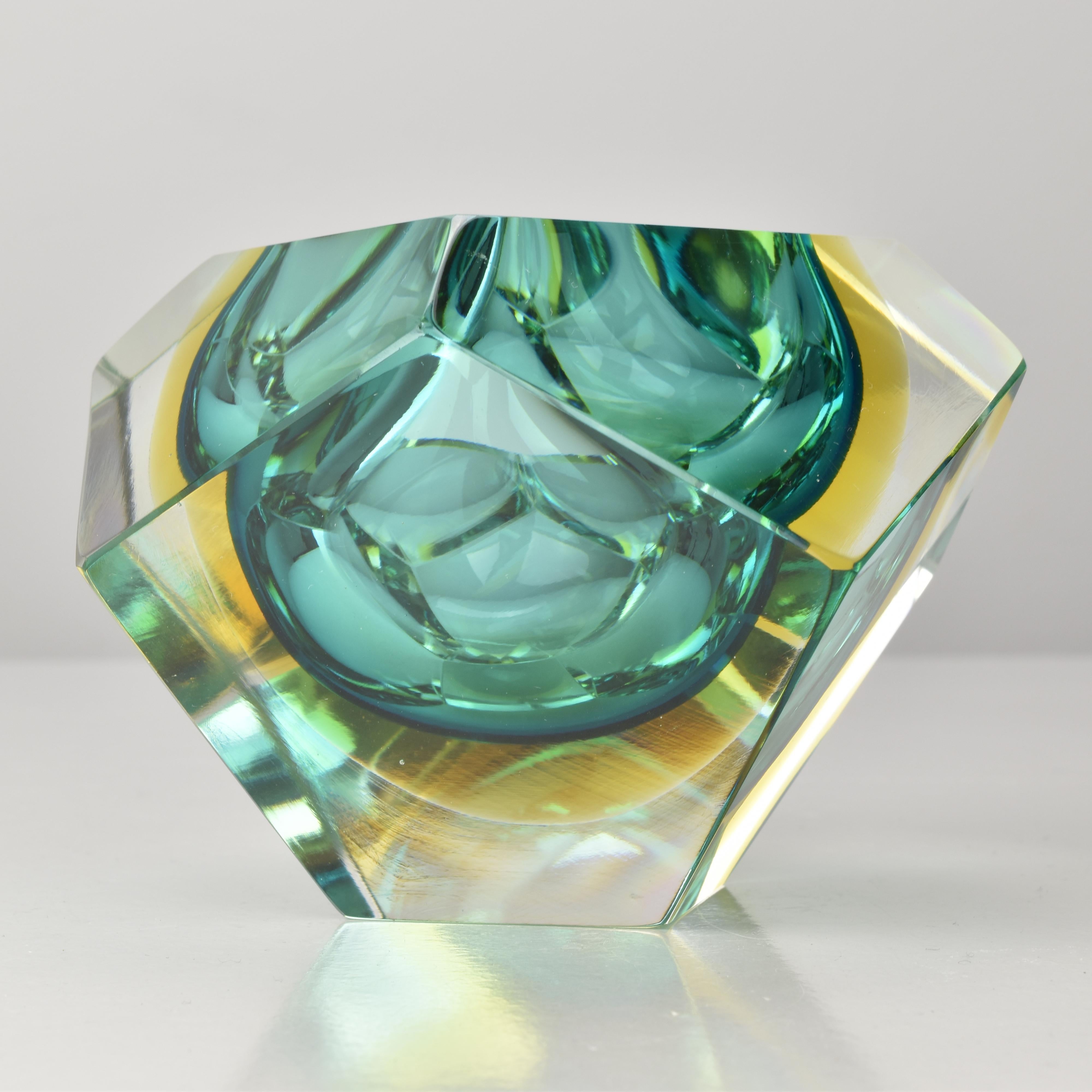 Murano Sommerso Green Yellow & Clear Faceted Block Bowl Dish by Flavio Poli (Italienisch) im Angebot