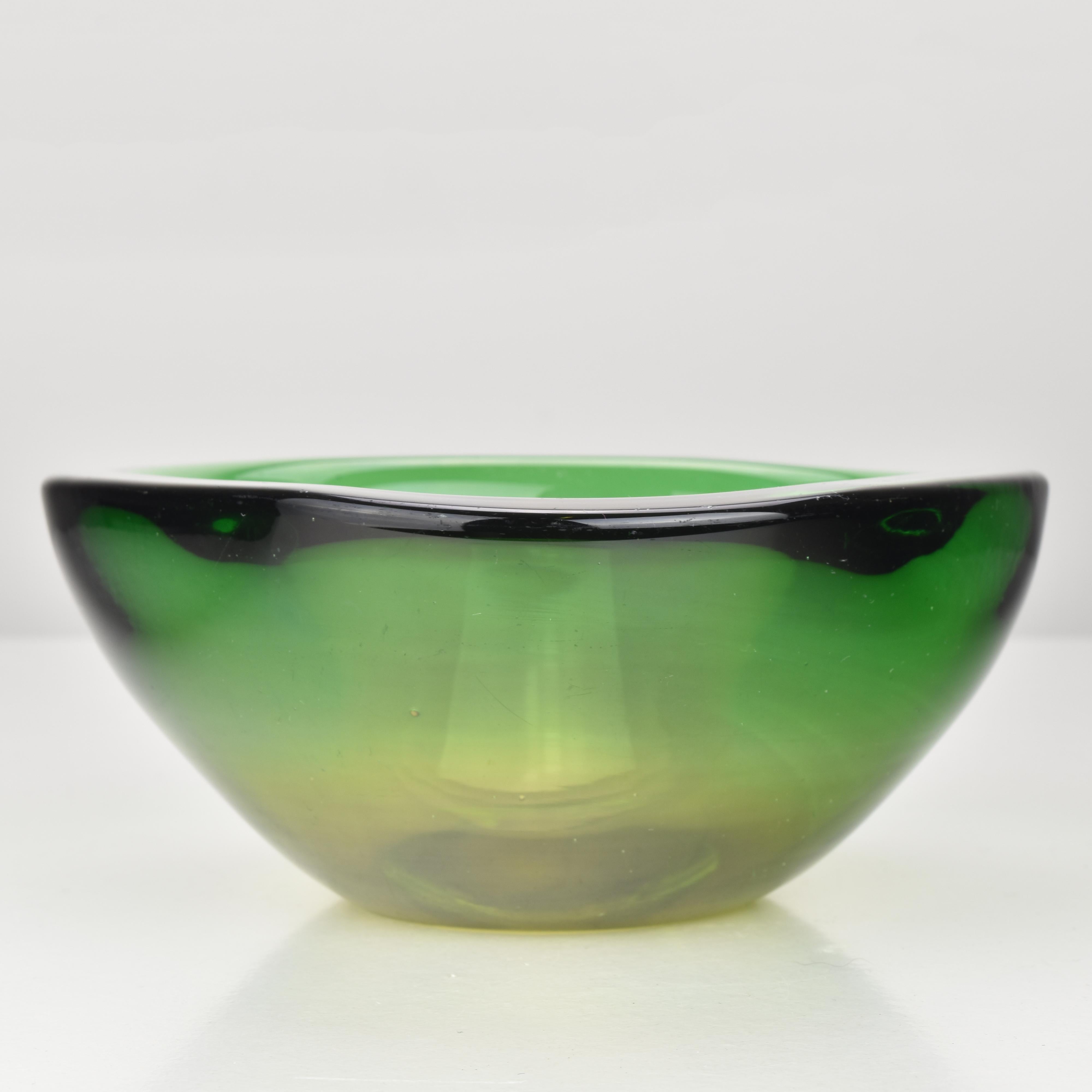 Italiano Ciotola in vetro artistico di Murano Sommerso Green & Yellow Geode di Flavio Poli in vendita