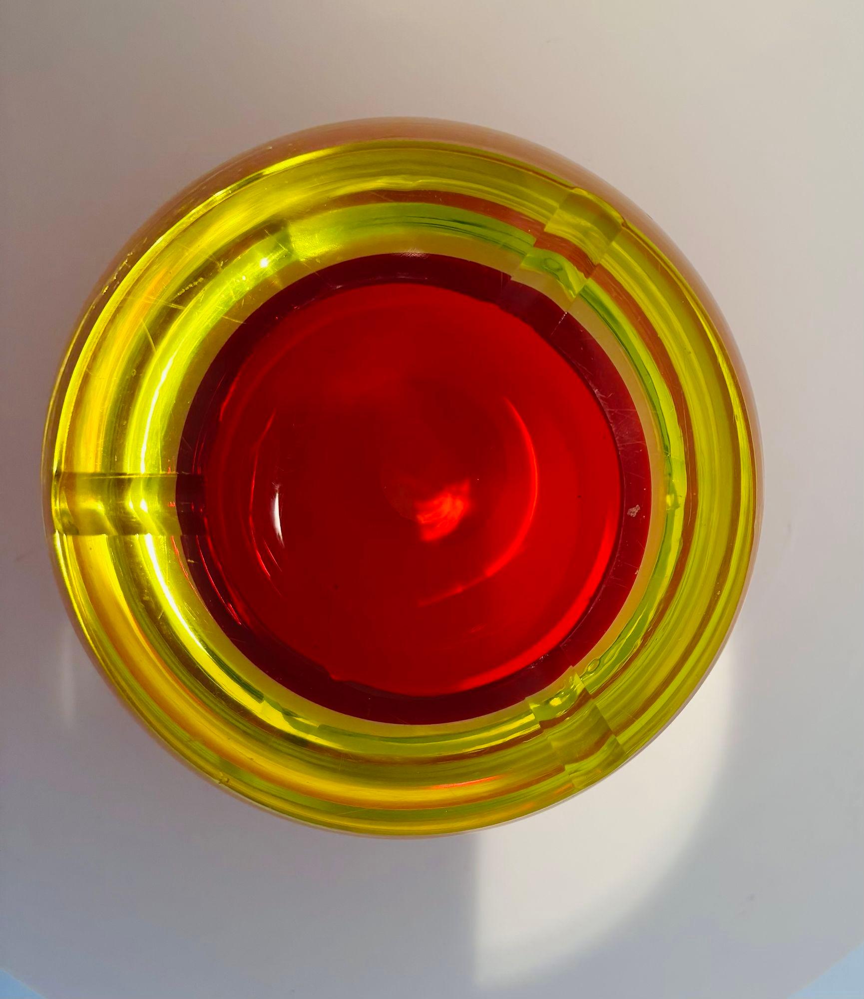 Cenicero de cristal artístico Murano Glass Sommerso rojo y amarillo 1960 3