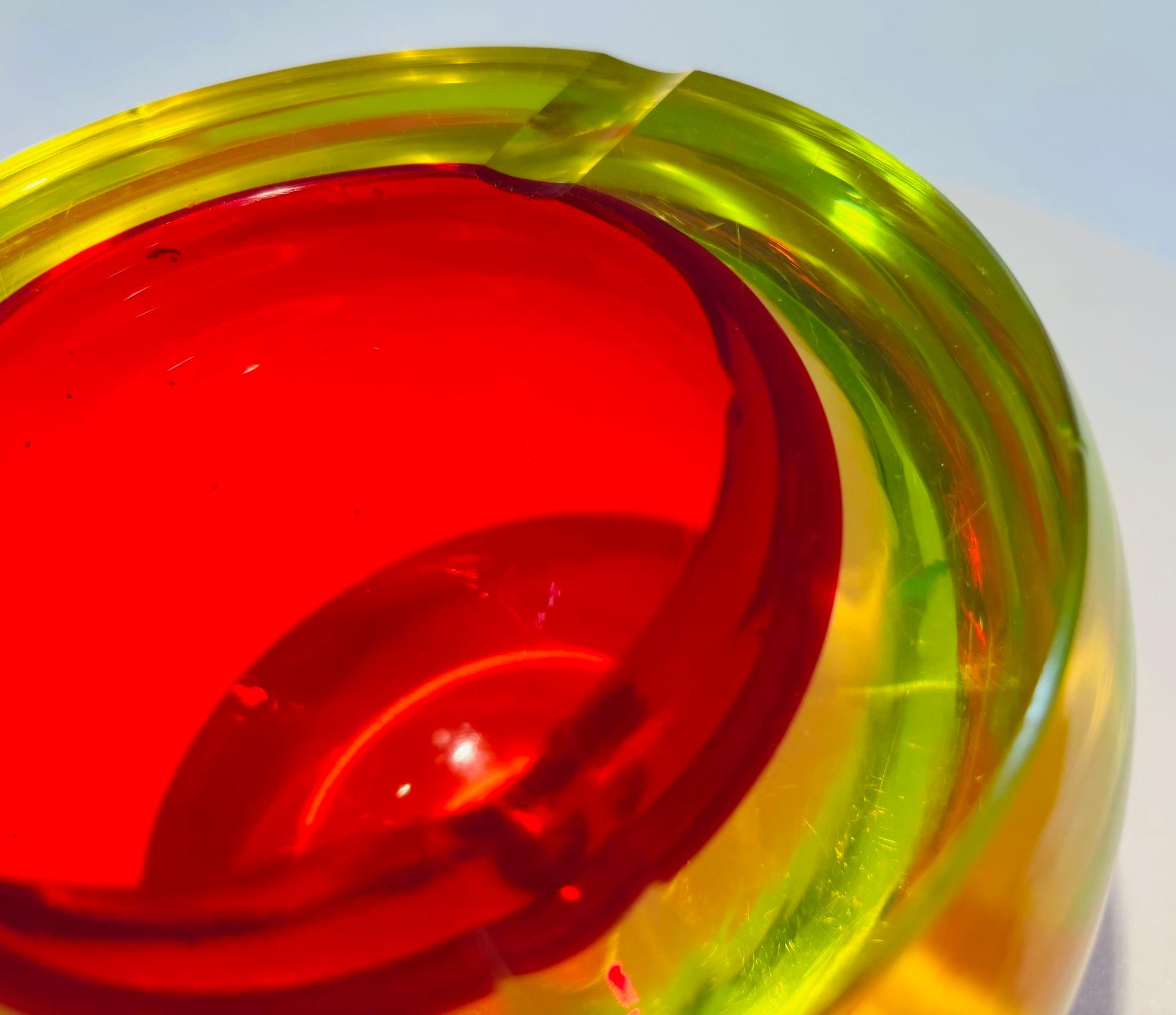 Cenicero de cristal artístico Murano Glass Sommerso rojo y amarillo 1960 1