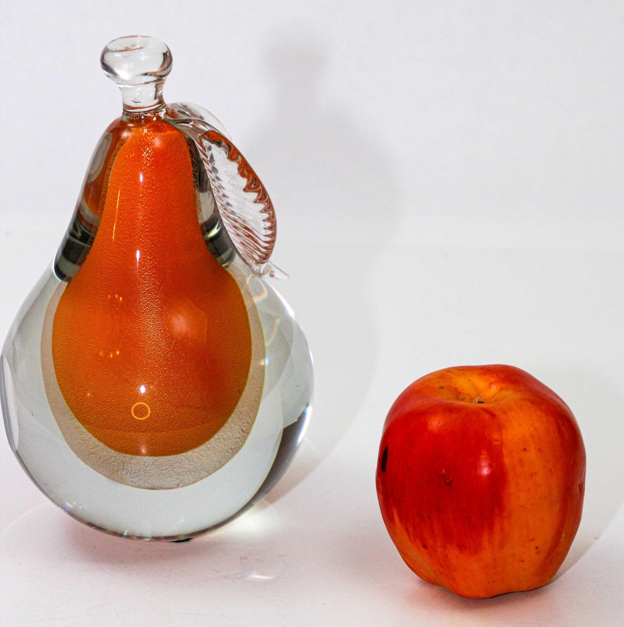 italien Murano Sommerso Pear by Alfredo Barbini Art Glass Decor 1950s en vente