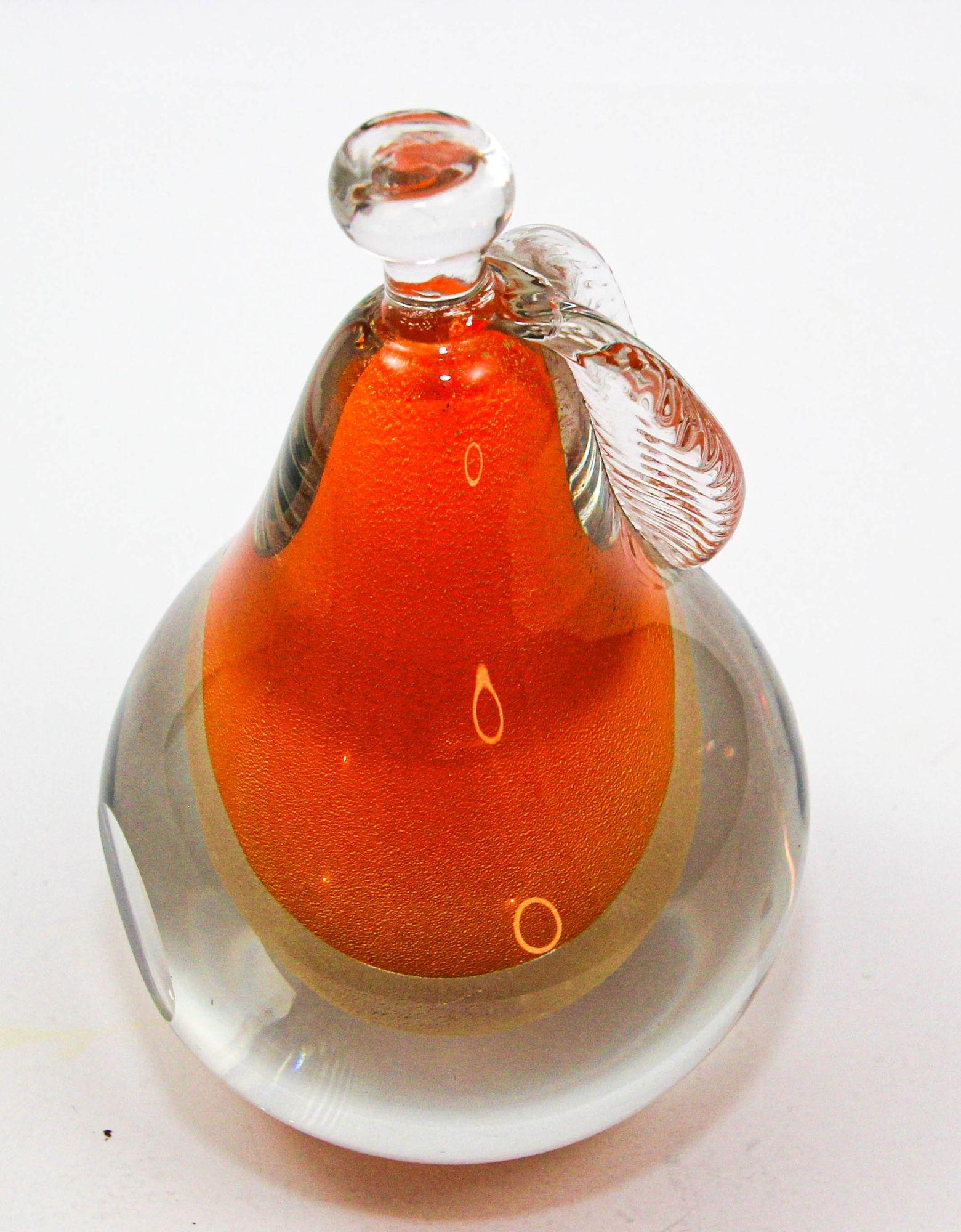 Murano Sommerso Pear by Alfredo Barbini Art Glass Decor 1950s Bon état - En vente à North Hollywood, CA