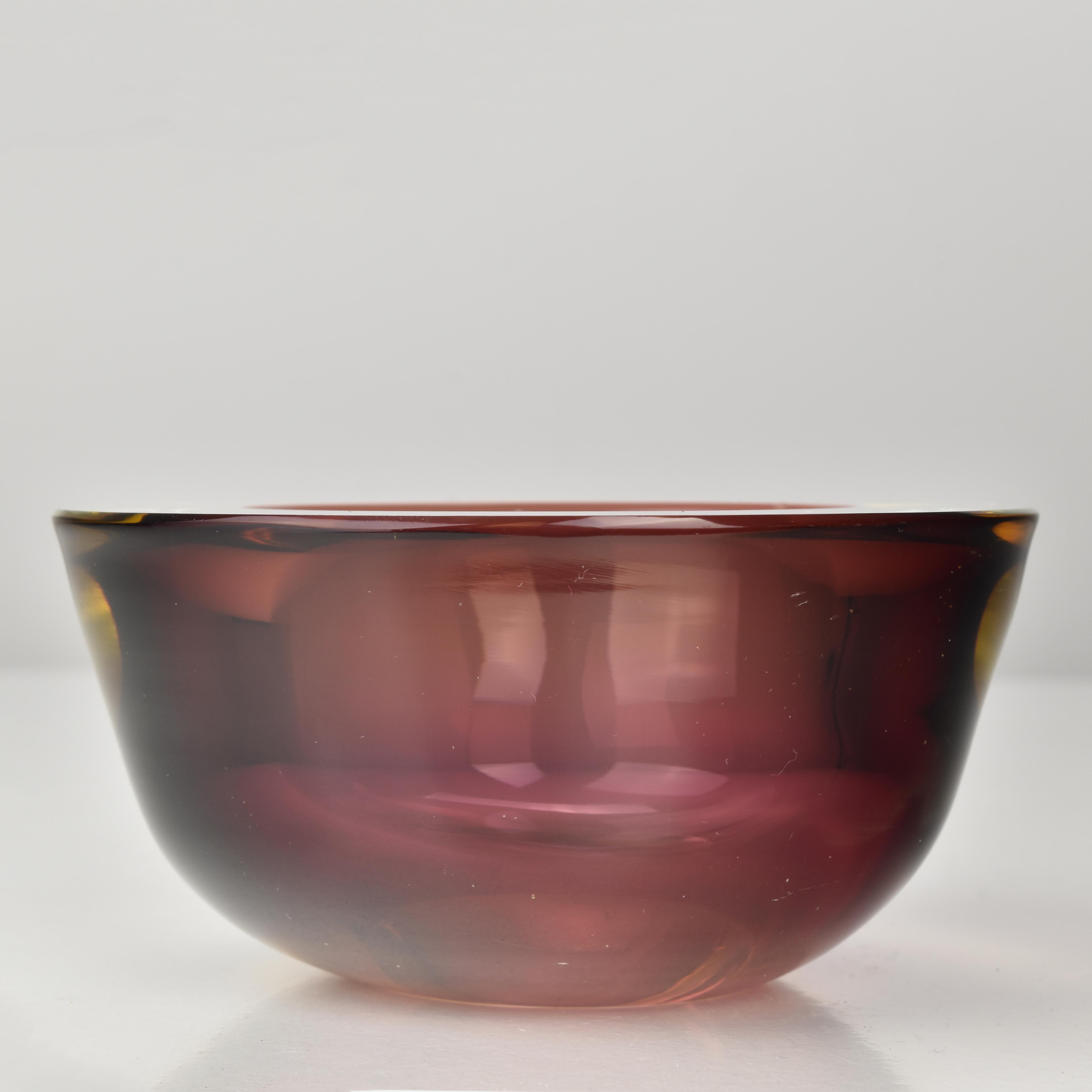 Mid-Century moderno Ciotola in vetro artistico di Murano Glass Sommerso rosa e ambra di Flavio Poli in vendita