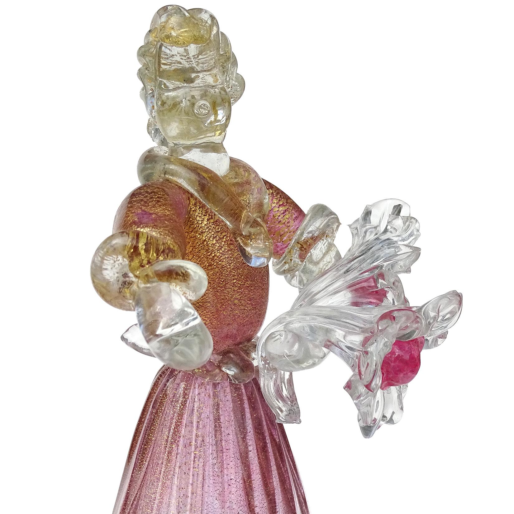 Fait main Sculptures d'art en verre de Murano Sommerso rose avec mouchetures dorées d'un homme ou d'une femme fermier en vente