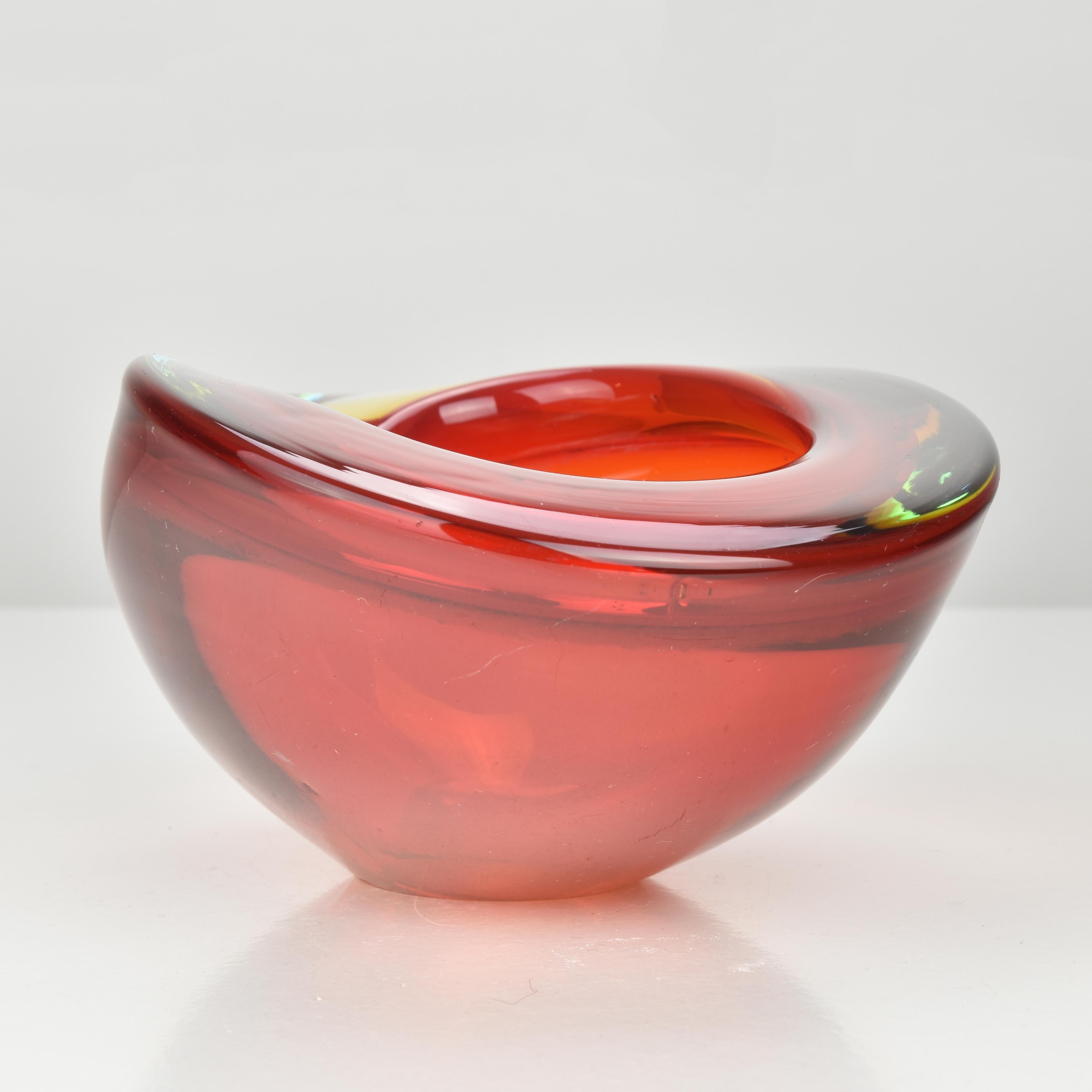 Cuenco orgánico de cristal artístico Murano Glass Sommerso rojo y ámbar de Flavio Poli Moderno de mediados de siglo en venta
