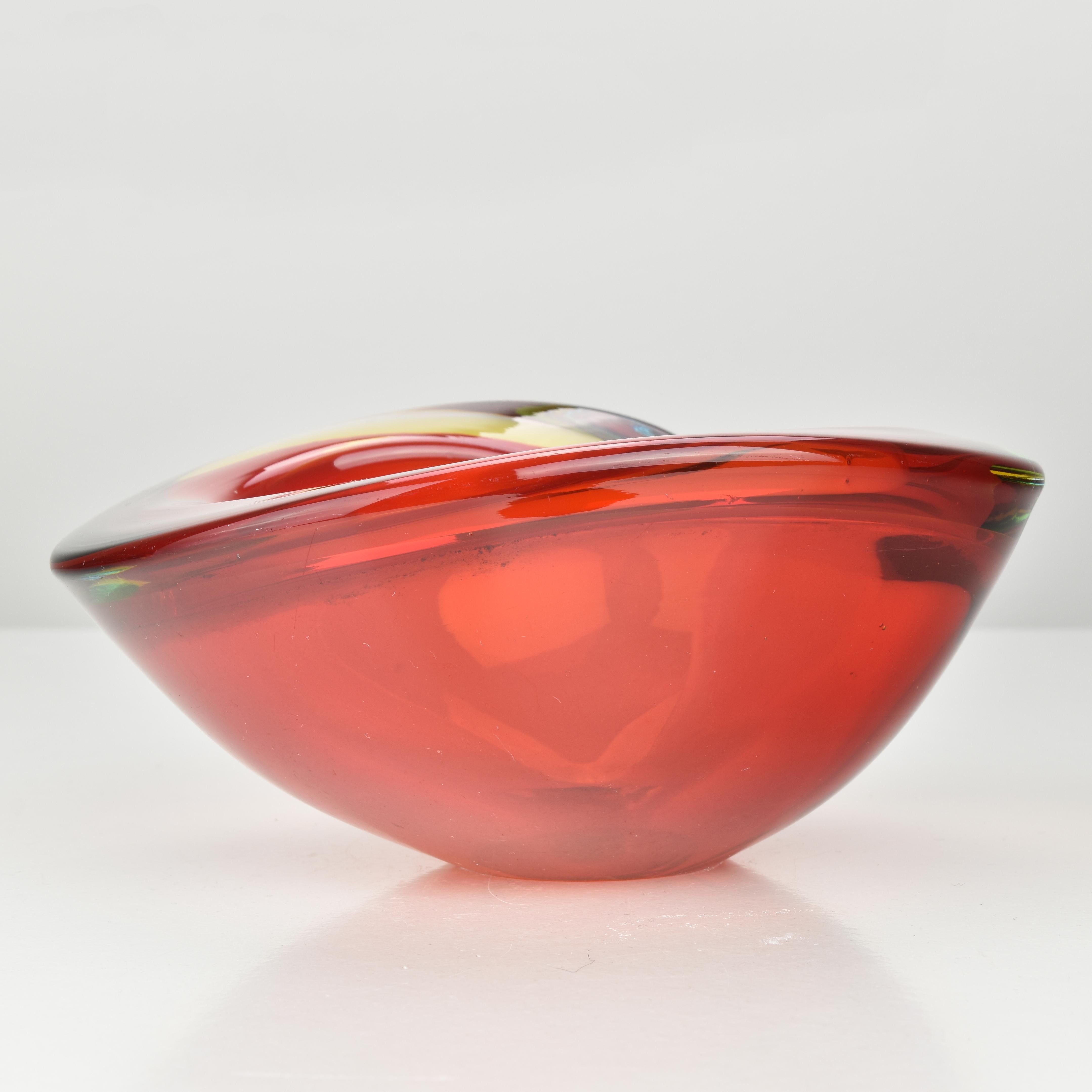 Cuenco orgánico de cristal artístico Murano Glass Sommerso rojo y ámbar de Flavio Poli Italiano en venta