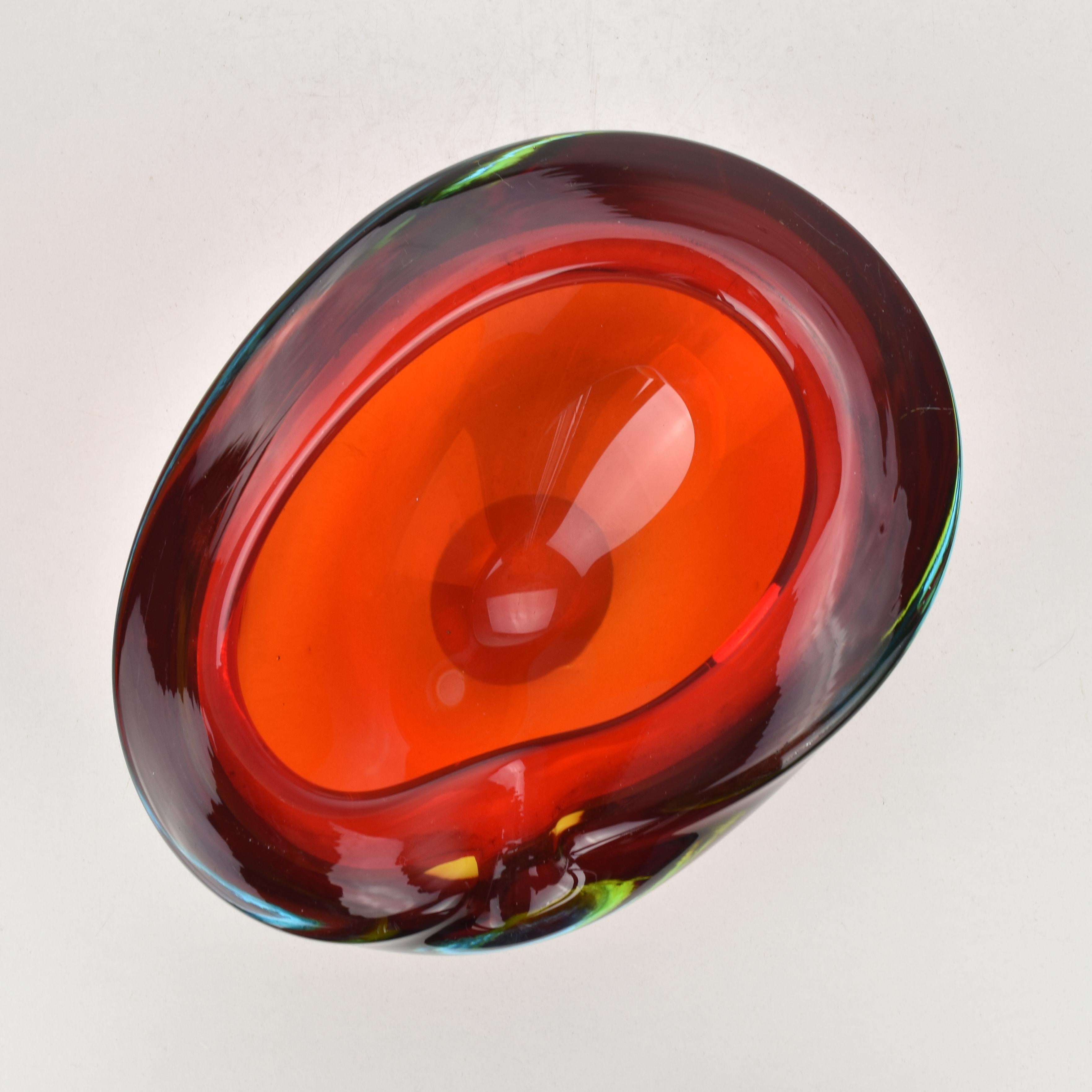 Cuenco orgánico de cristal artístico Murano Glass Sommerso rojo y ámbar de Flavio Poli en Bueno estado para la venta en Bad Säckingen, DE