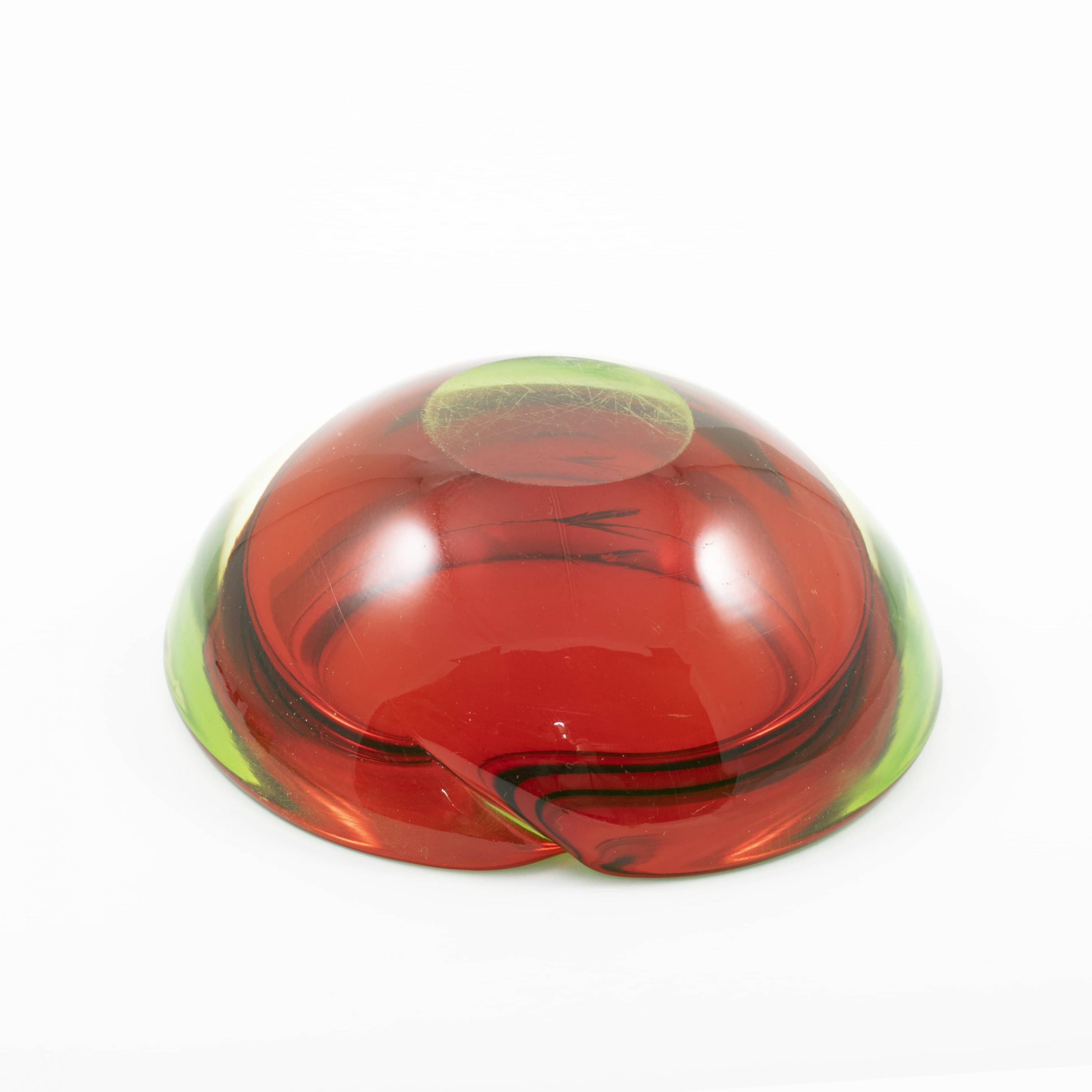 Murano Sommerso Red and Green Glass Ashtray or Bowl In Good Condition For Sale In Kastrup, DK