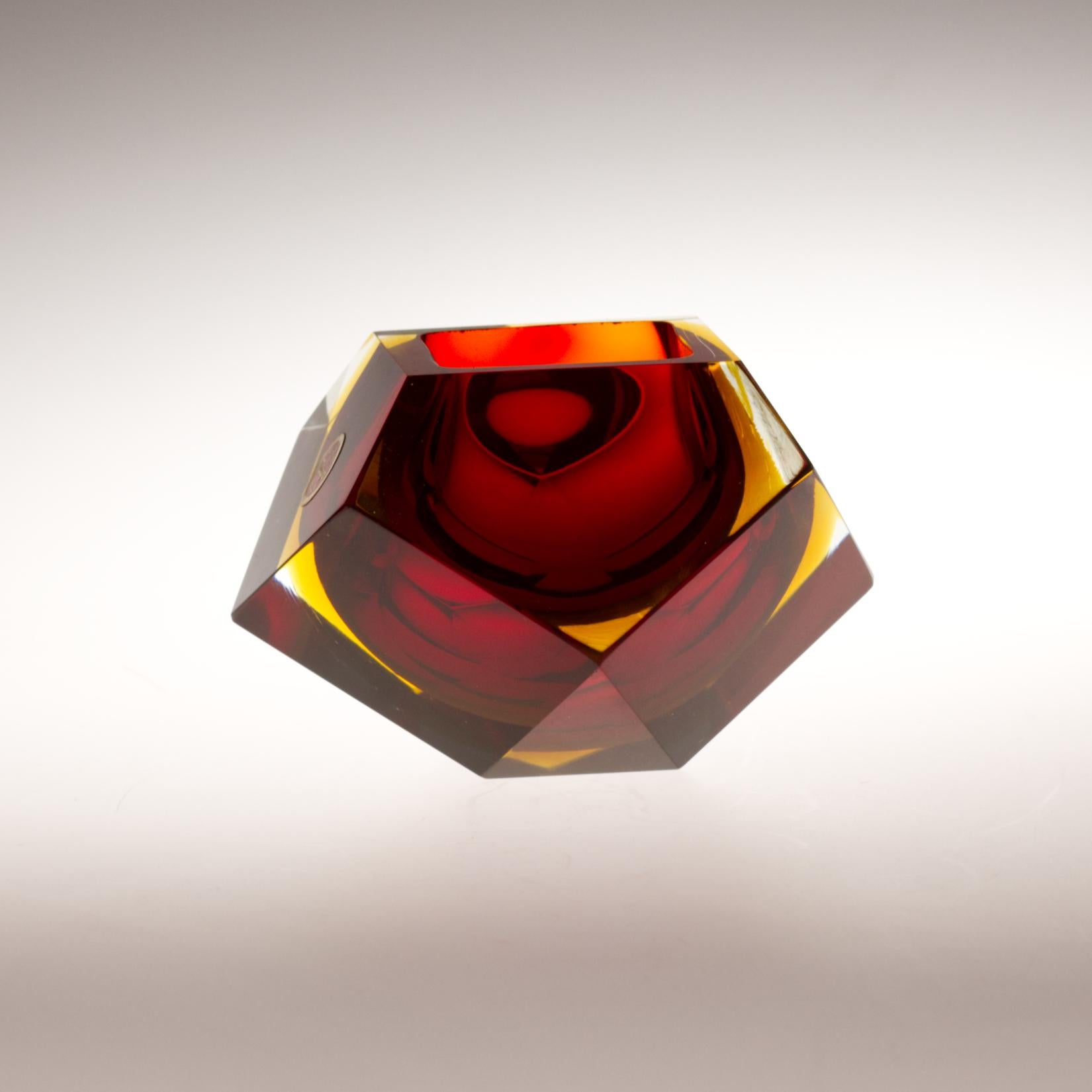 Mid-Century Modern  Murano Sommerso  Red Faceted Glass  Bowl by Flavio Poli 1960´s For Sale