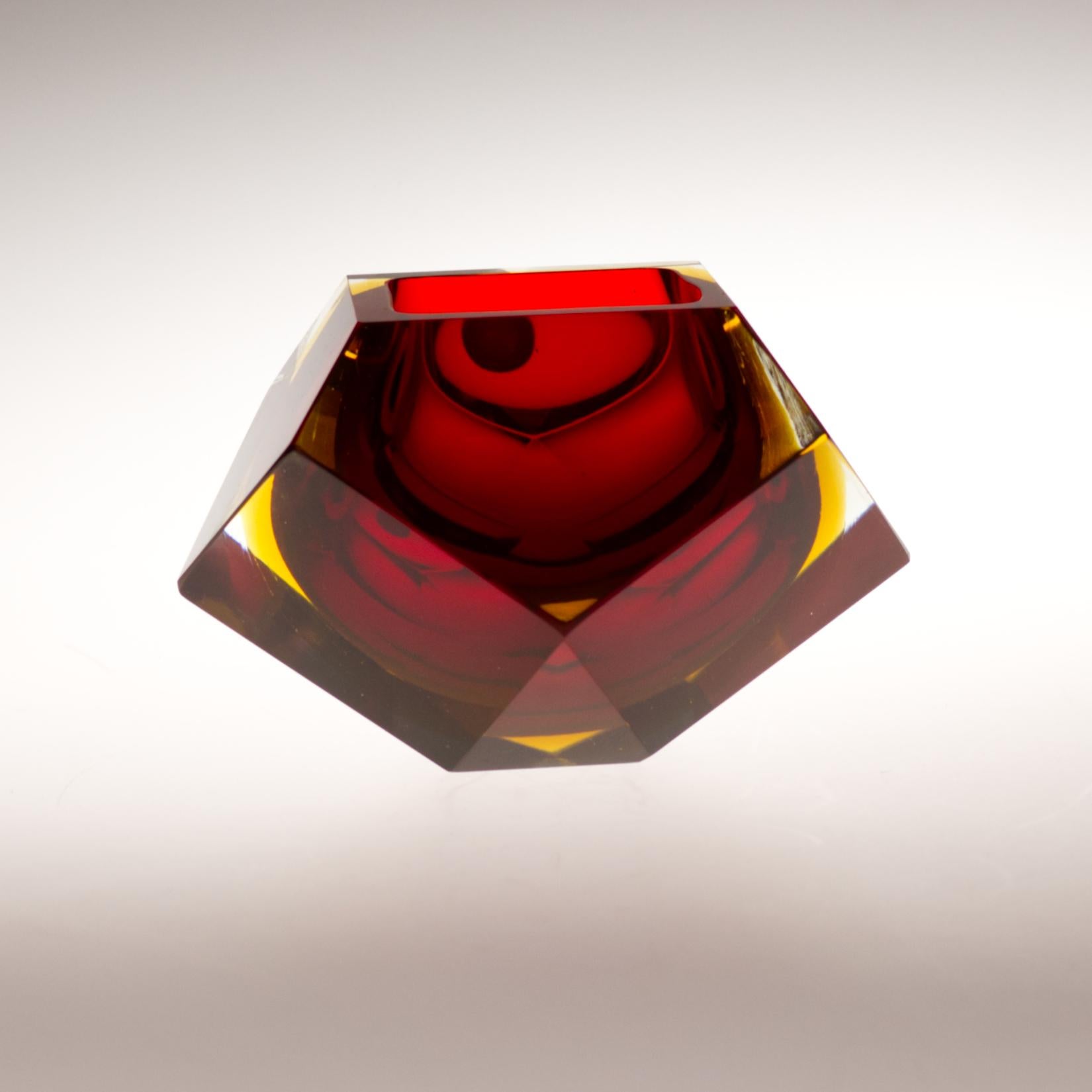 Italian  Murano Sommerso  Red Faceted Glass  Bowl by Flavio Poli 1960´s For Sale