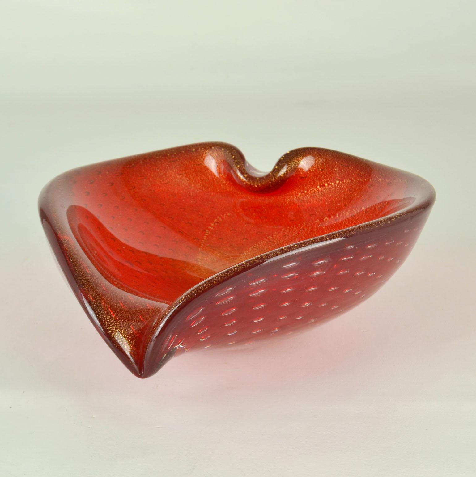 Mid-Century Modern Murano Sommerso Red Glass Gold Leaf Bowl by Flavio Poli for Seguso, Italy, 1960 For Sale