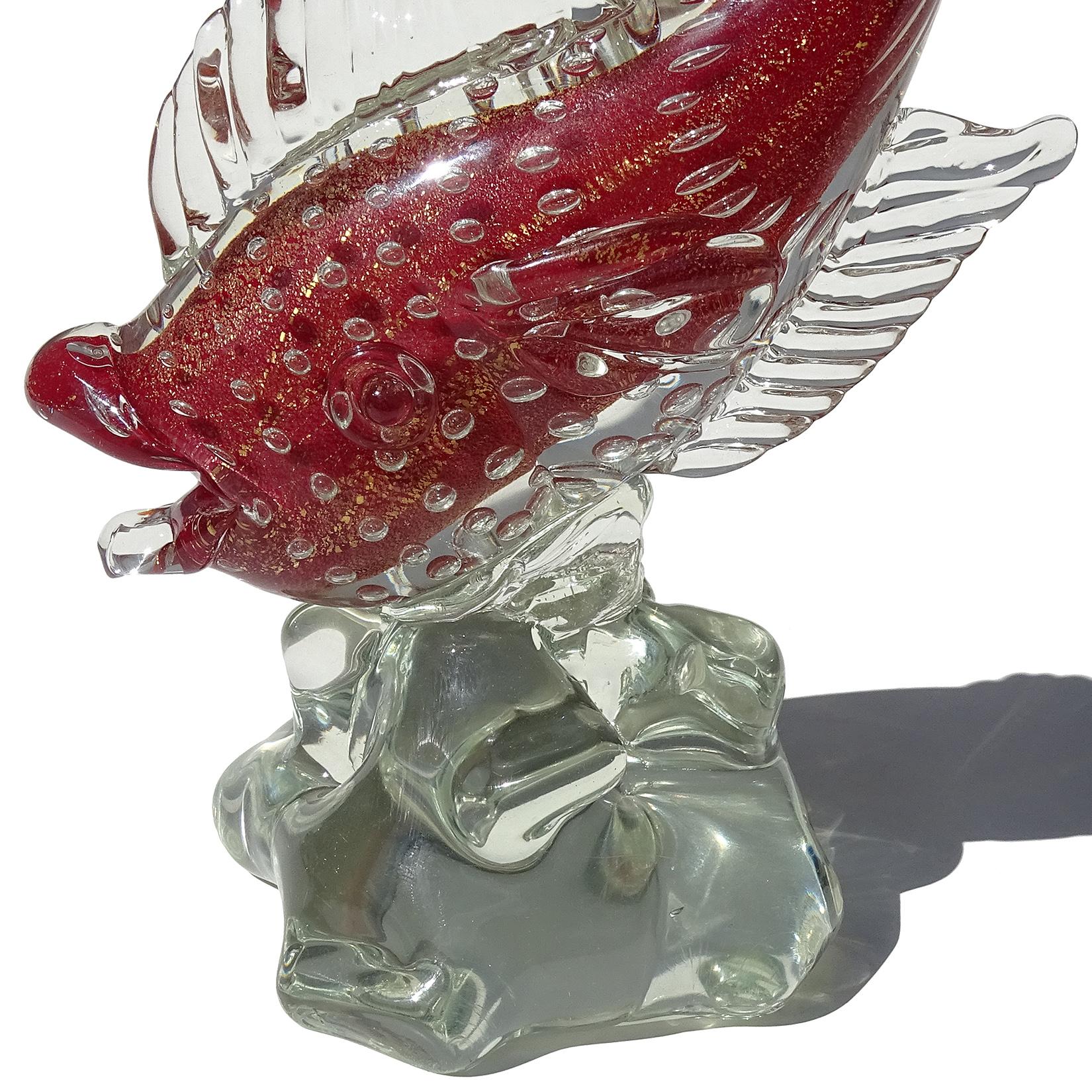 Murano Sommerso Red Gold Flecks Bubbles Italian Art Glass Fish Figure Sculpture In Good Condition For Sale In Kissimmee, FL