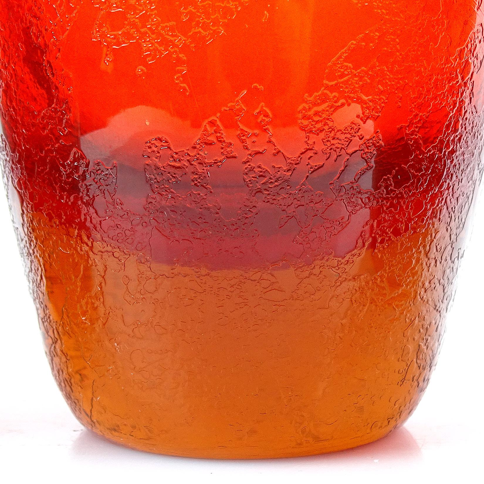 Murano Sommerso Red Orange Corroso Surface Italian Art Glass Flower Vases (Moderne der Mitte des Jahrhunderts)