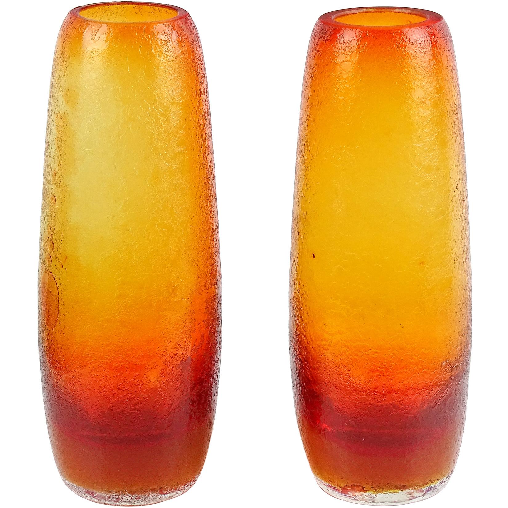 Murano Sommerso Red Orange Corroso Surface Italian Art Glass Flower Vases (20. Jahrhundert)