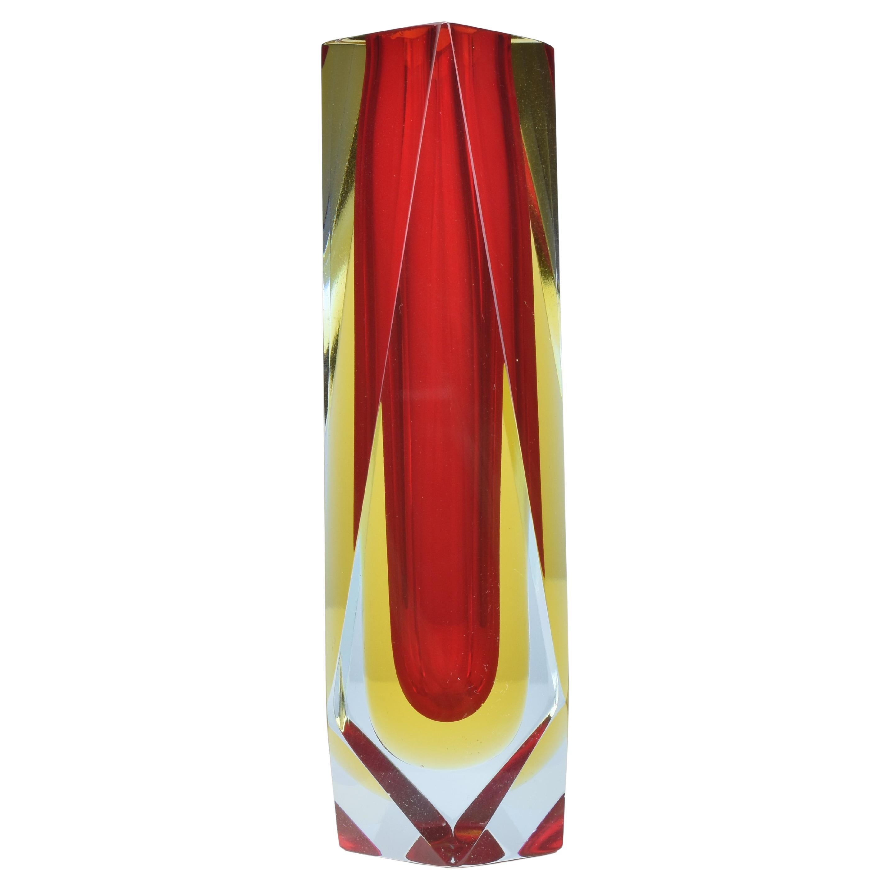 Vaso a blocco di Murano Sommerso rosso, giallo e acquamarina di Flavio Poli, anni '60 in vendita