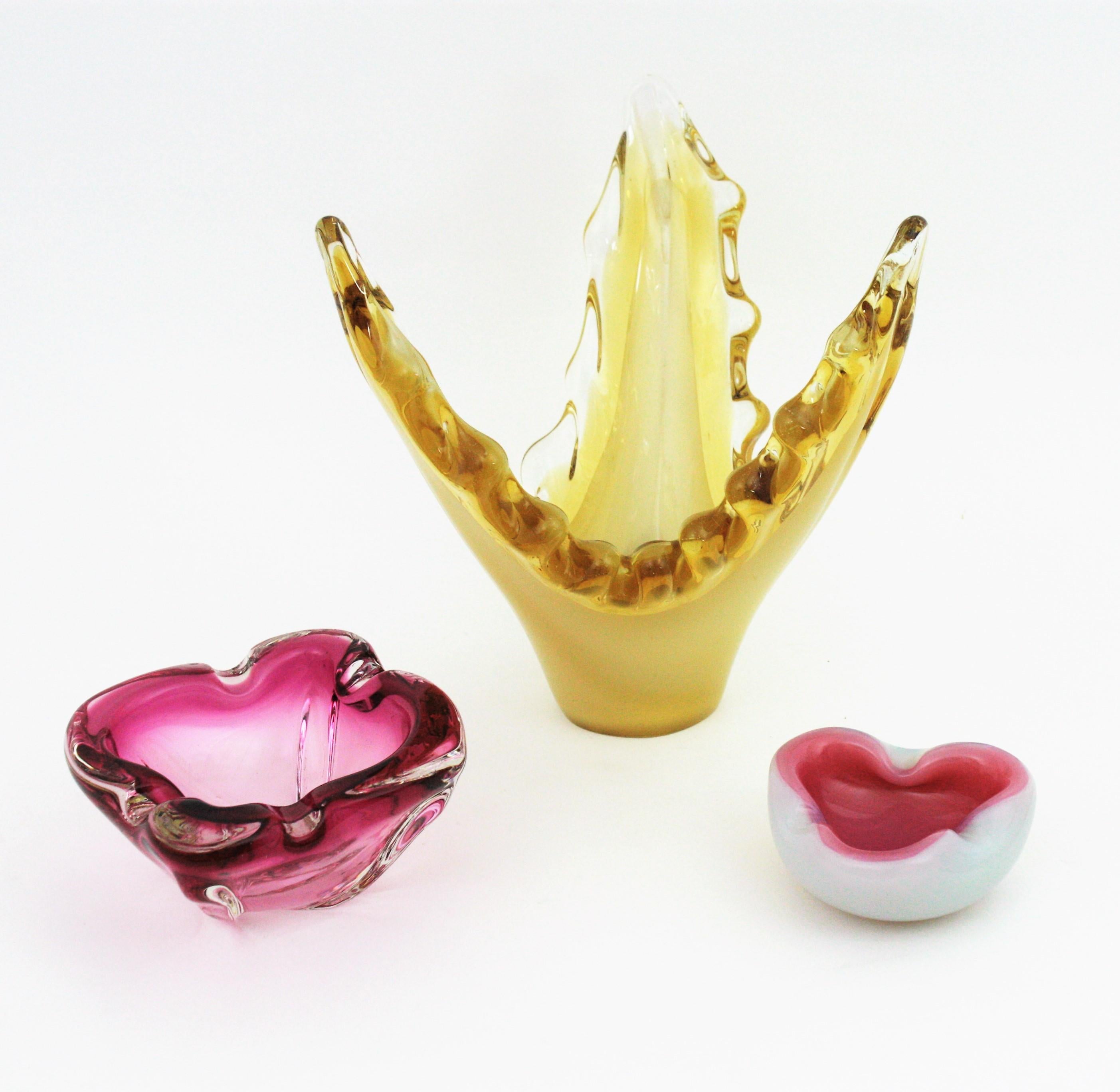 Jarrón centro de mesa festoneado de cristal amarillo Murano Glass Sommerso Hecho a mano en venta