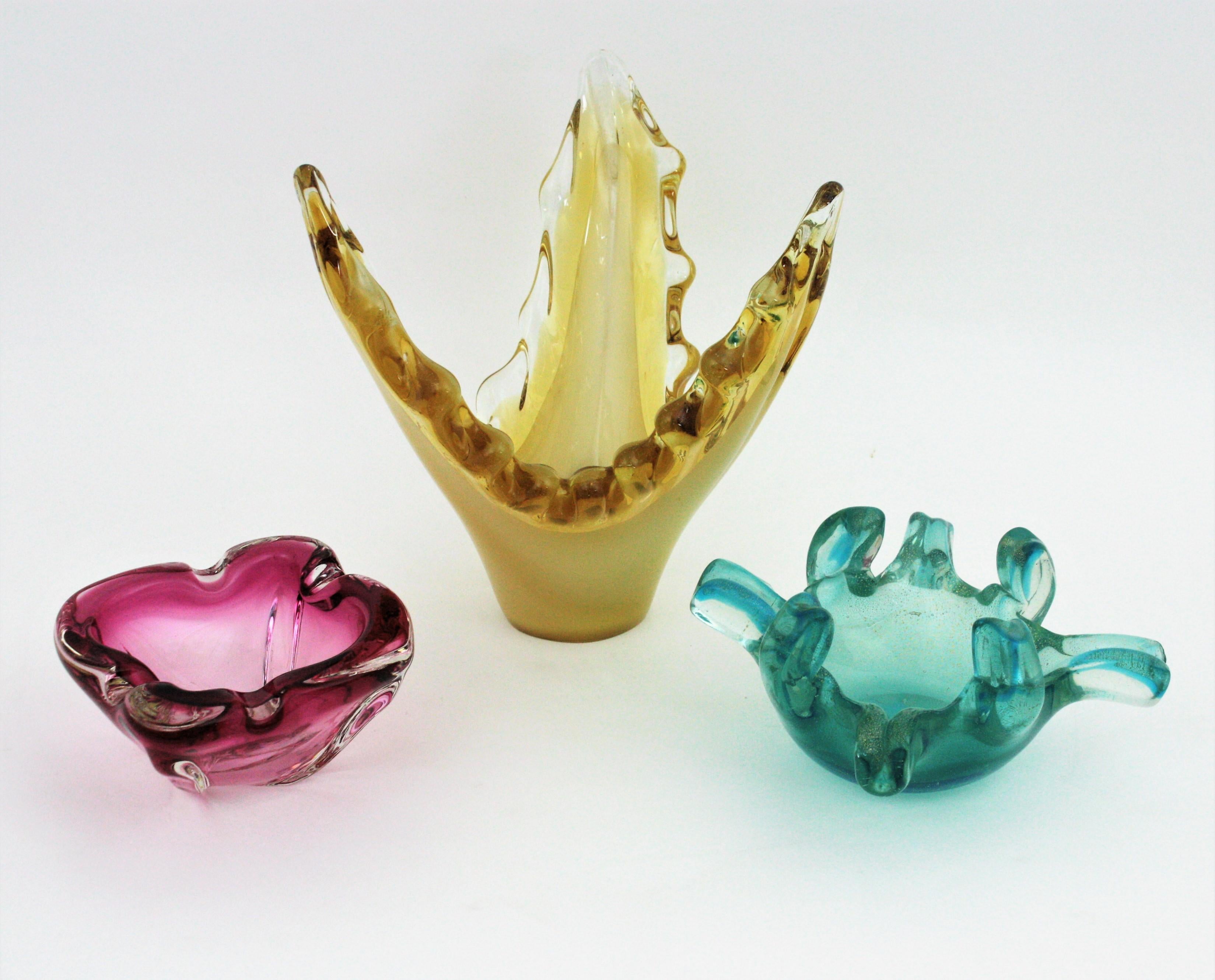 Jarrón centro de mesa festoneado de cristal amarillo Murano Glass Sommerso Vidrio en venta