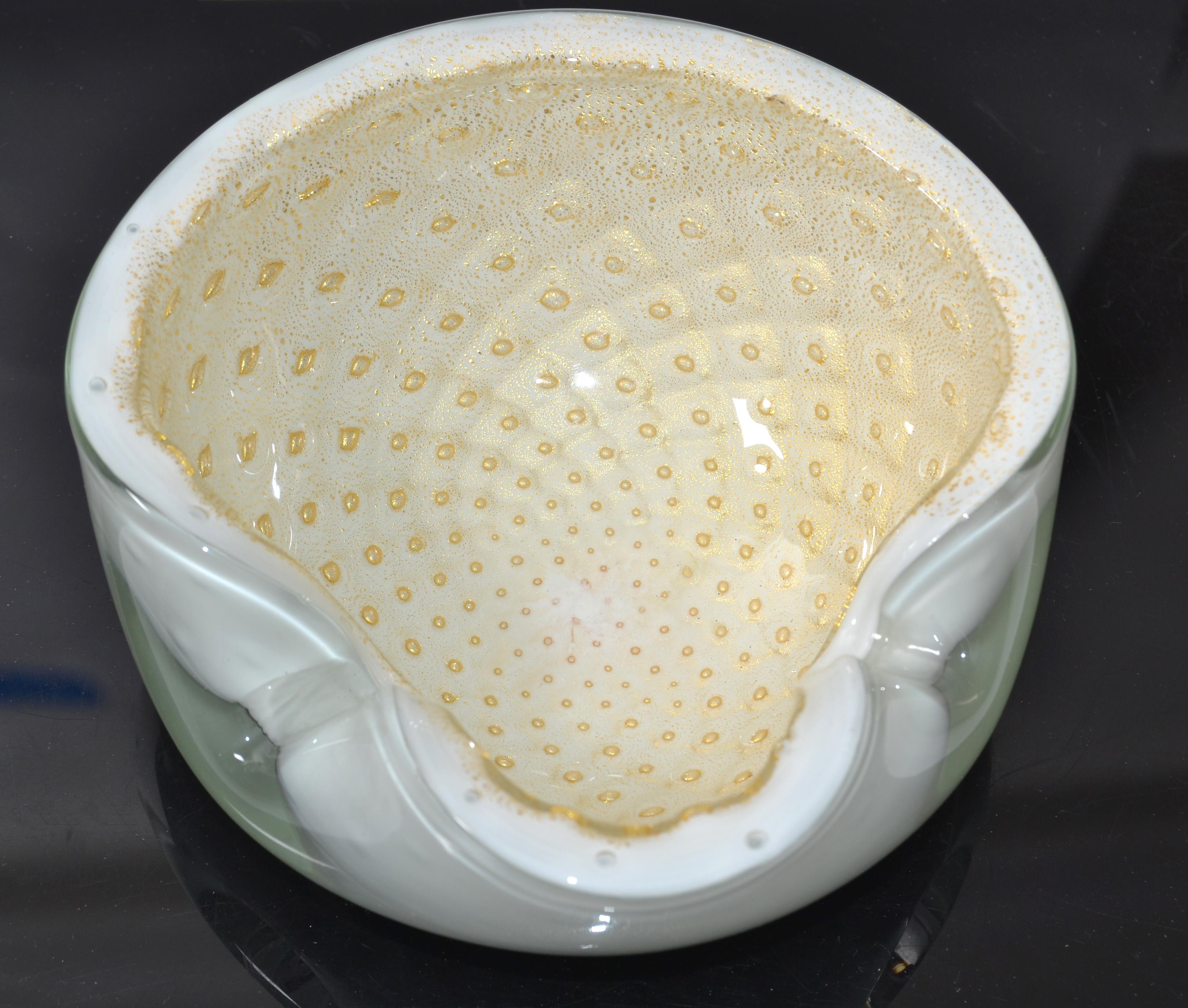 Murano Sommerso Triple Cased White Beige Gold Dust Glass Bowl Italy Mid-Century  For Sale 5