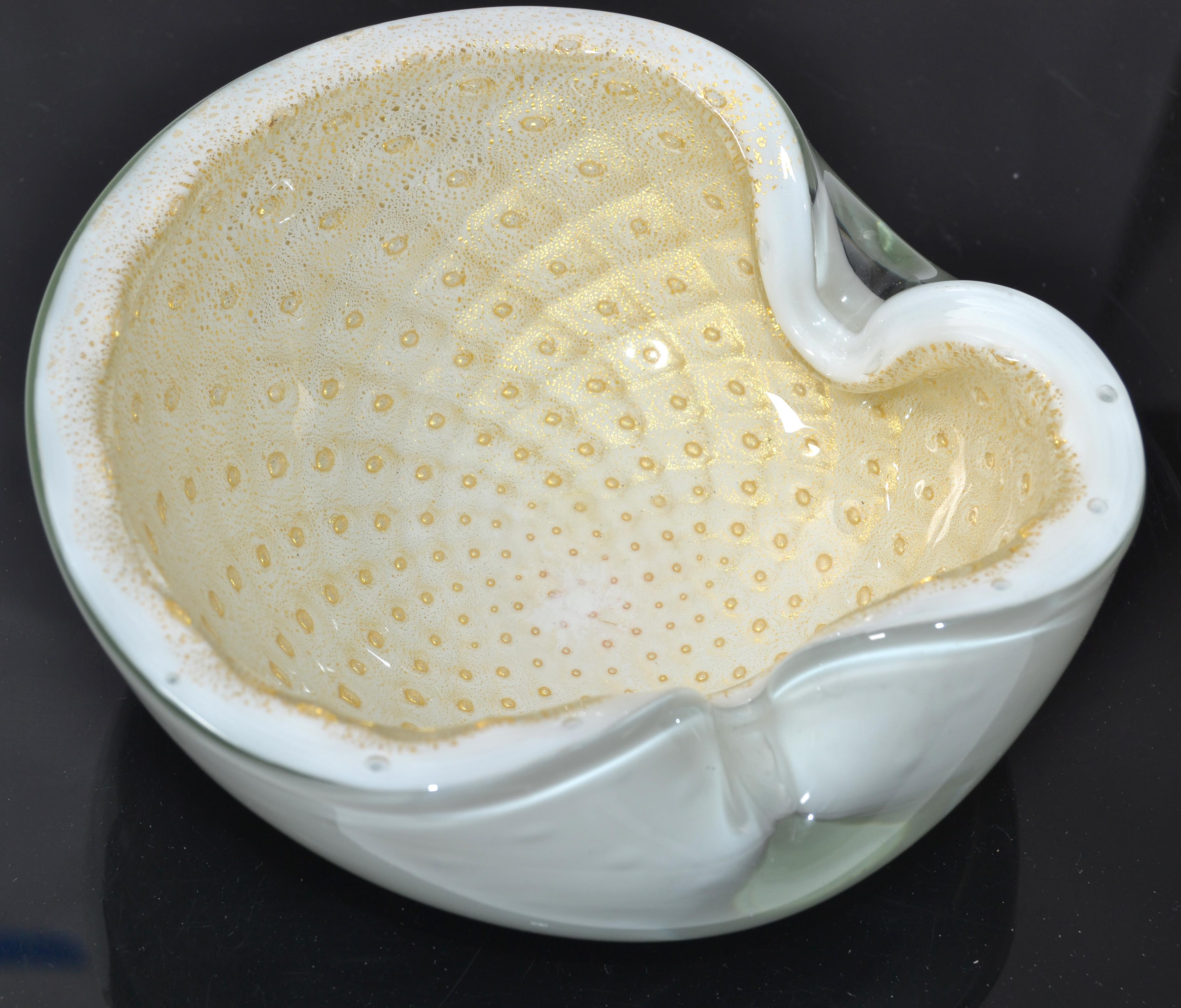 Mid-Century Modern Murano Sommerso Triple Cased White Beige Gold Dust Glass Bowl Italy Mid-Century  For Sale
