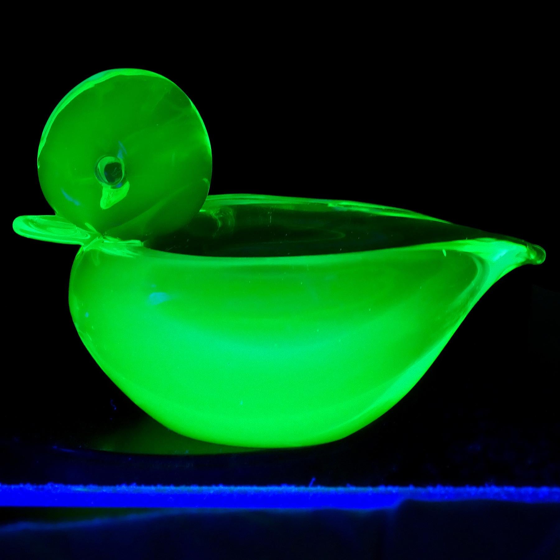 Beautiful, vintage Murano hand blown Sommerso glowing Uranium yellow over blue Italian art glass bird / duckling sculptural bowl. The bowl is attributed to the Seguso Vetri d'Arte company. The yellow and blue glass optically mix and you can see