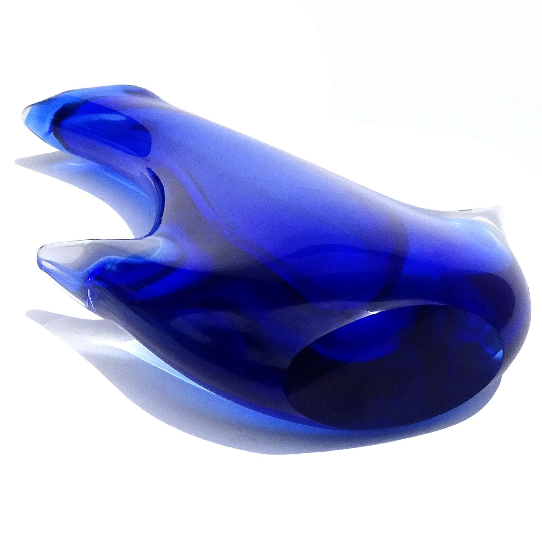 Murano Sommerso Vintage Cobalt Blue Italian Midcentury Art Glass Flower Vase For Sale 2
