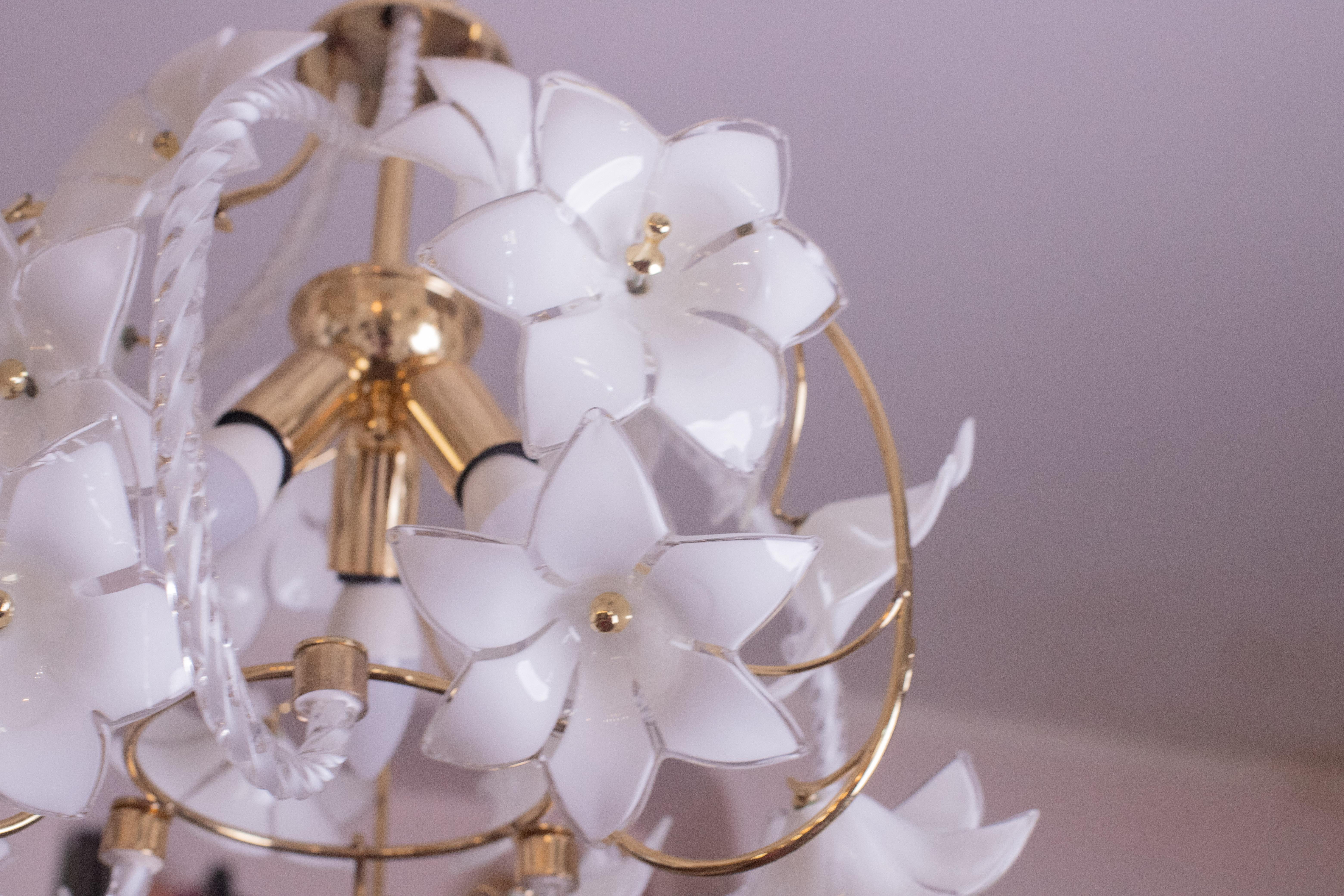 Murano Spherical Chandelier Full of White Flowers, 1980s For Sale 7