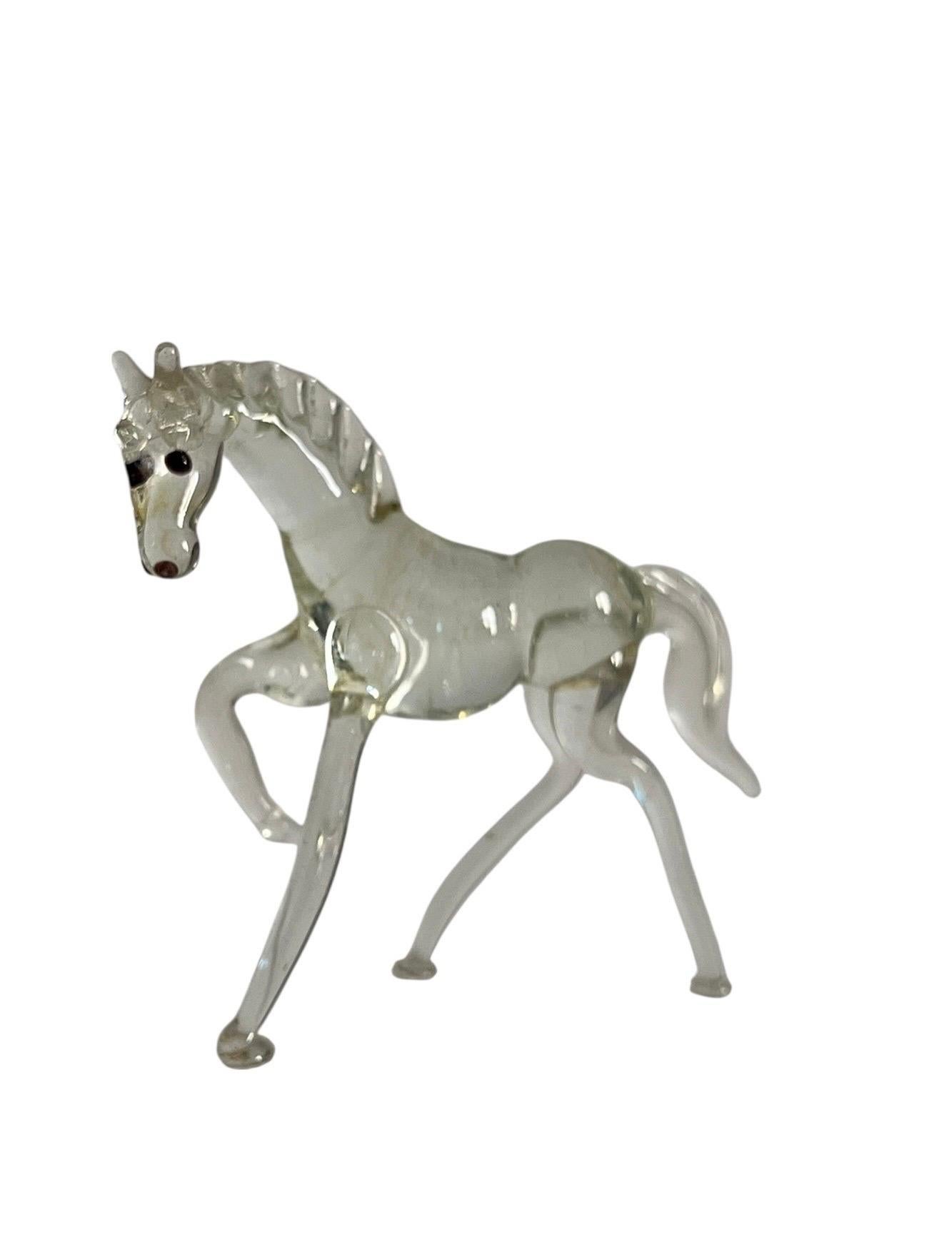 
477 / 5 000
Cavallo o pony in vetro filato di Murano.
Magnifico cavallo in vetro di Murano, soffiato a mano con pinze.
Splendidamente lavorato, fine e delicato, il vetro è splendidamente colorato.
Un superbo oggetto da collezione.

Sono disponibili