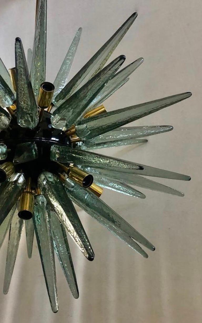 Italiano Lampadario e pendente in vetro artistico Sputnik di Murano color acquamarina, 2020 in vendita