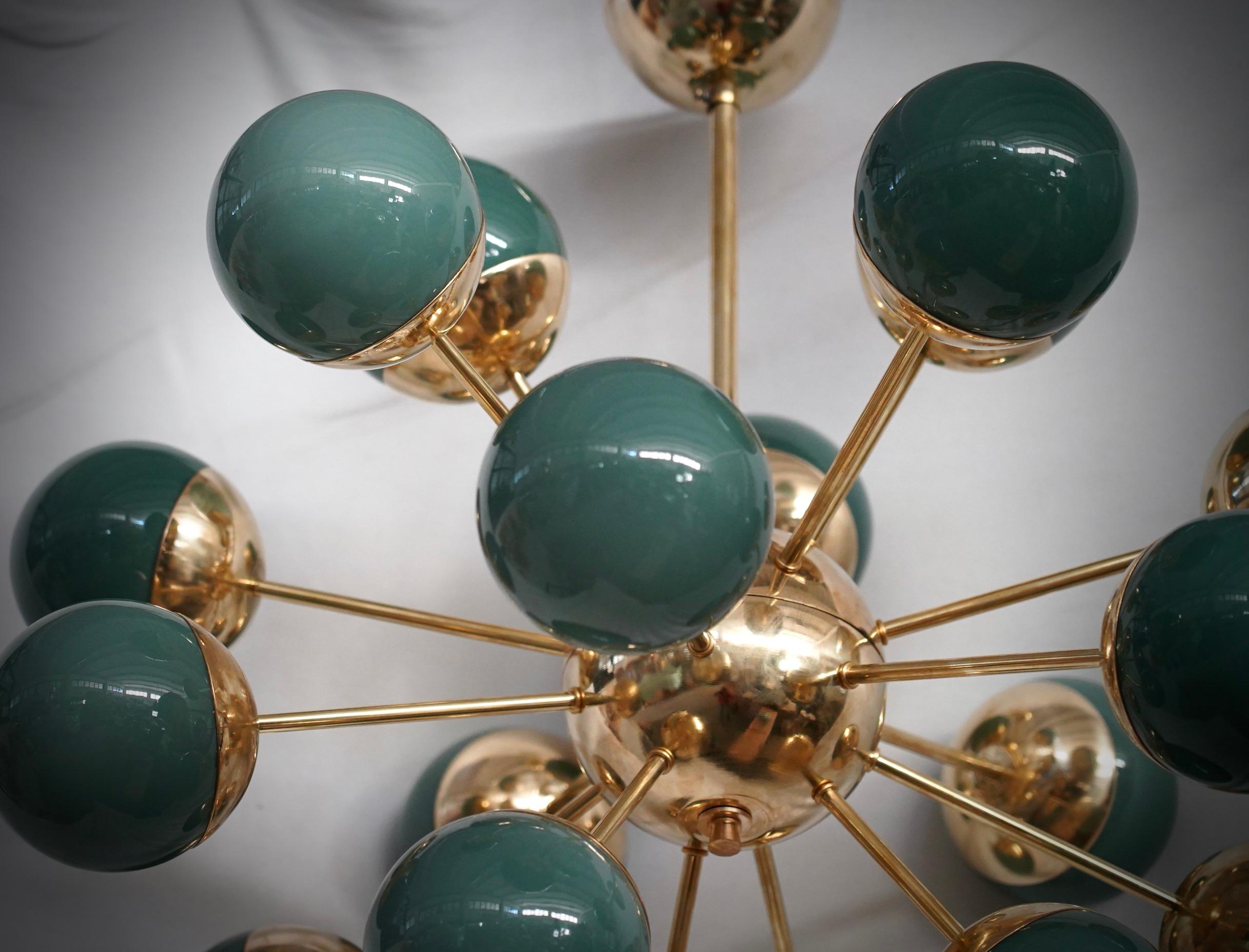 Murano Sputnik Grünes Glas und Messing Kronleuchter und Anhänger, 2020 im Zustand „Gut“ im Angebot in Roma, Lazio